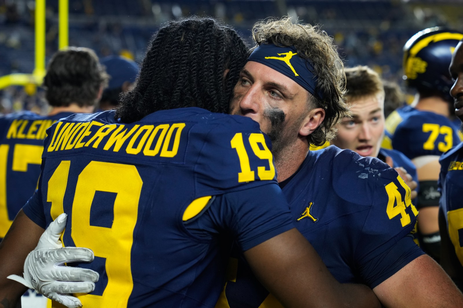 newsweek.com - Andrew McCarty - Michigan captain spotted on crutches before Ohio State game