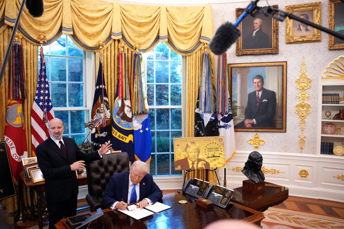 Home Depot Flooded With Trump Jokes Mocking Oval Office D&eacute;cor