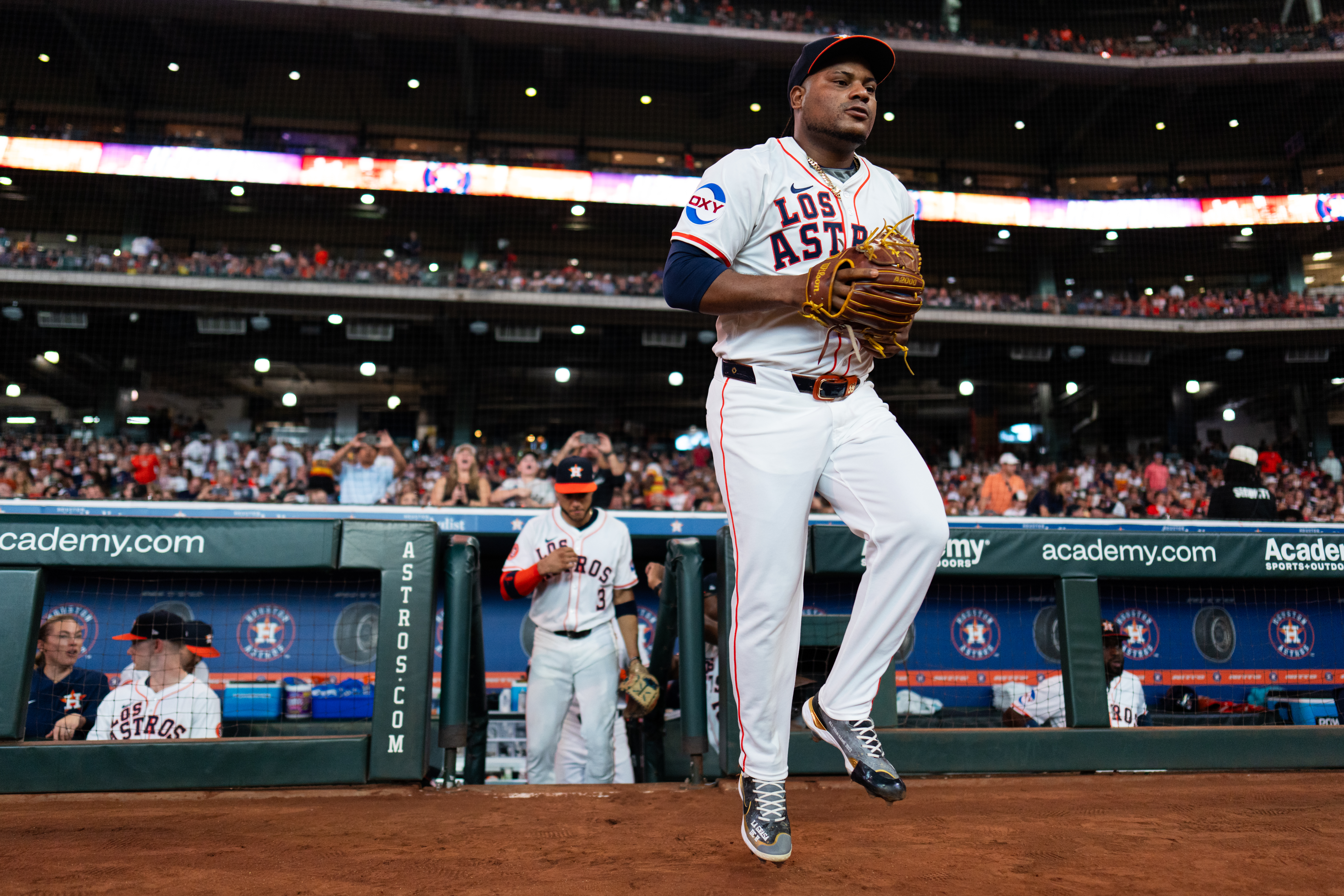 Poll of Experts Expect Astros Ace To Betray Houston For Blue Jays