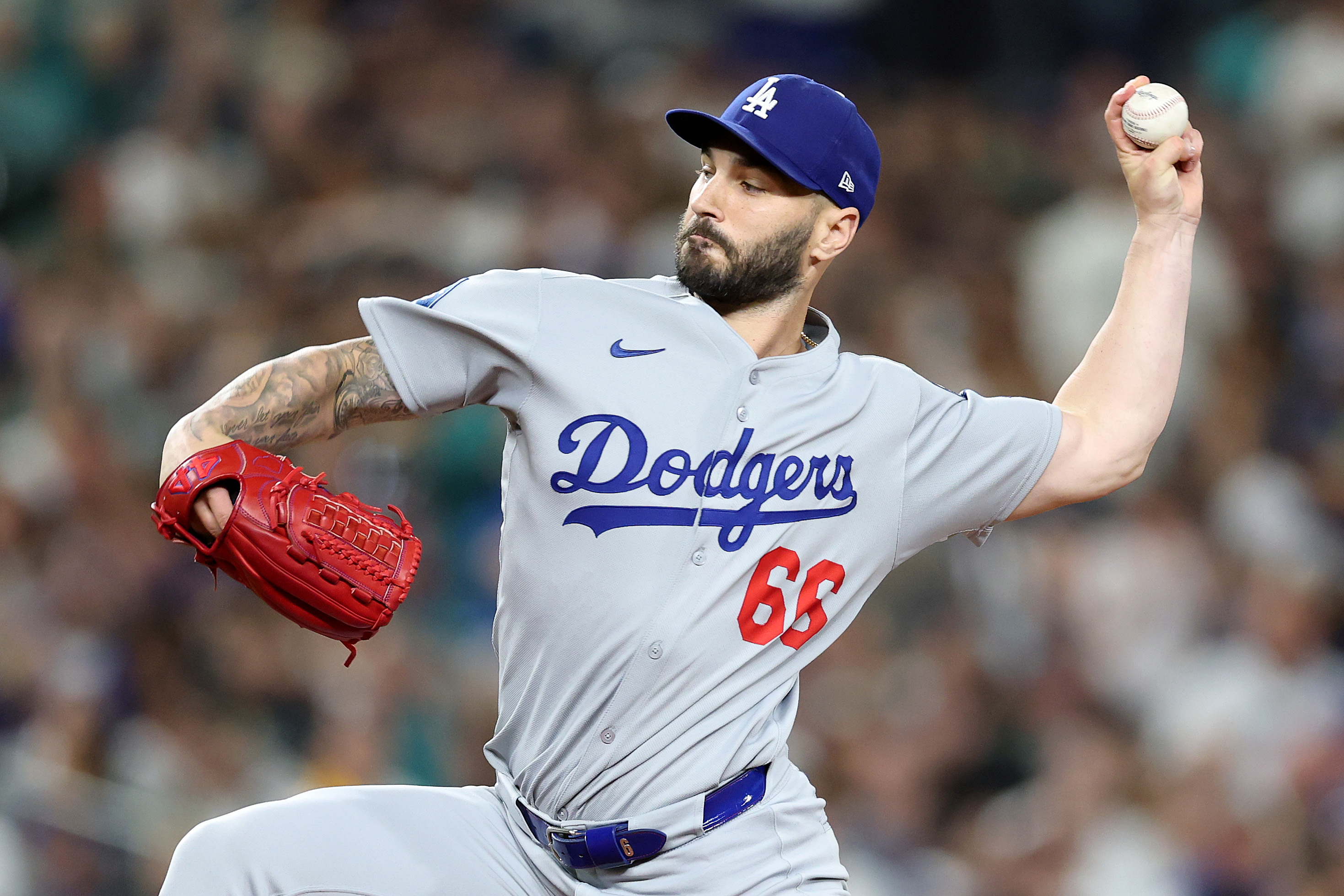 Dodgers Predicted to Sign 'High-Priced Closer' After Tanner Scott Misfire