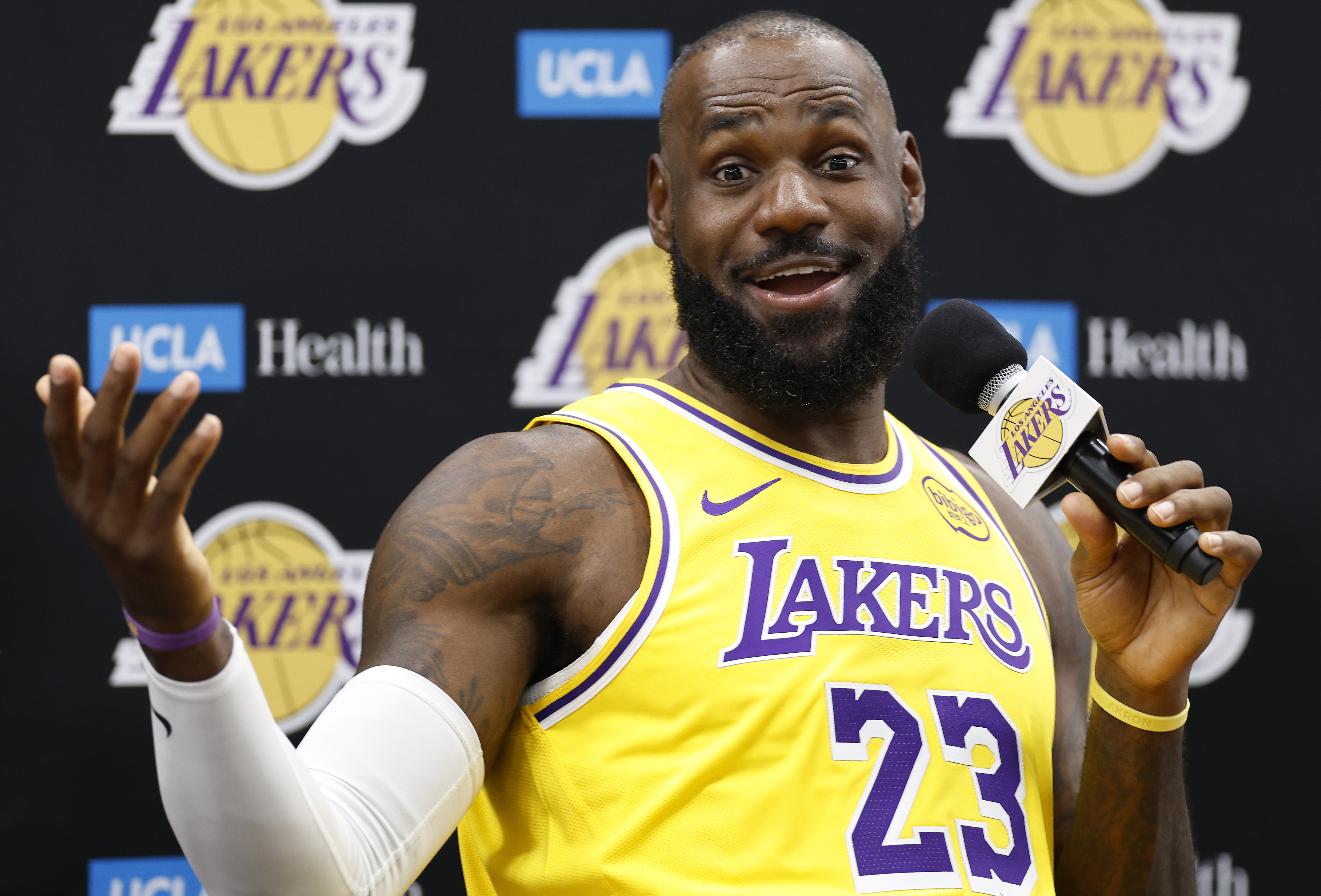 How Worried Should Lakers Be About LeBron James' Sciatica Later This Year?