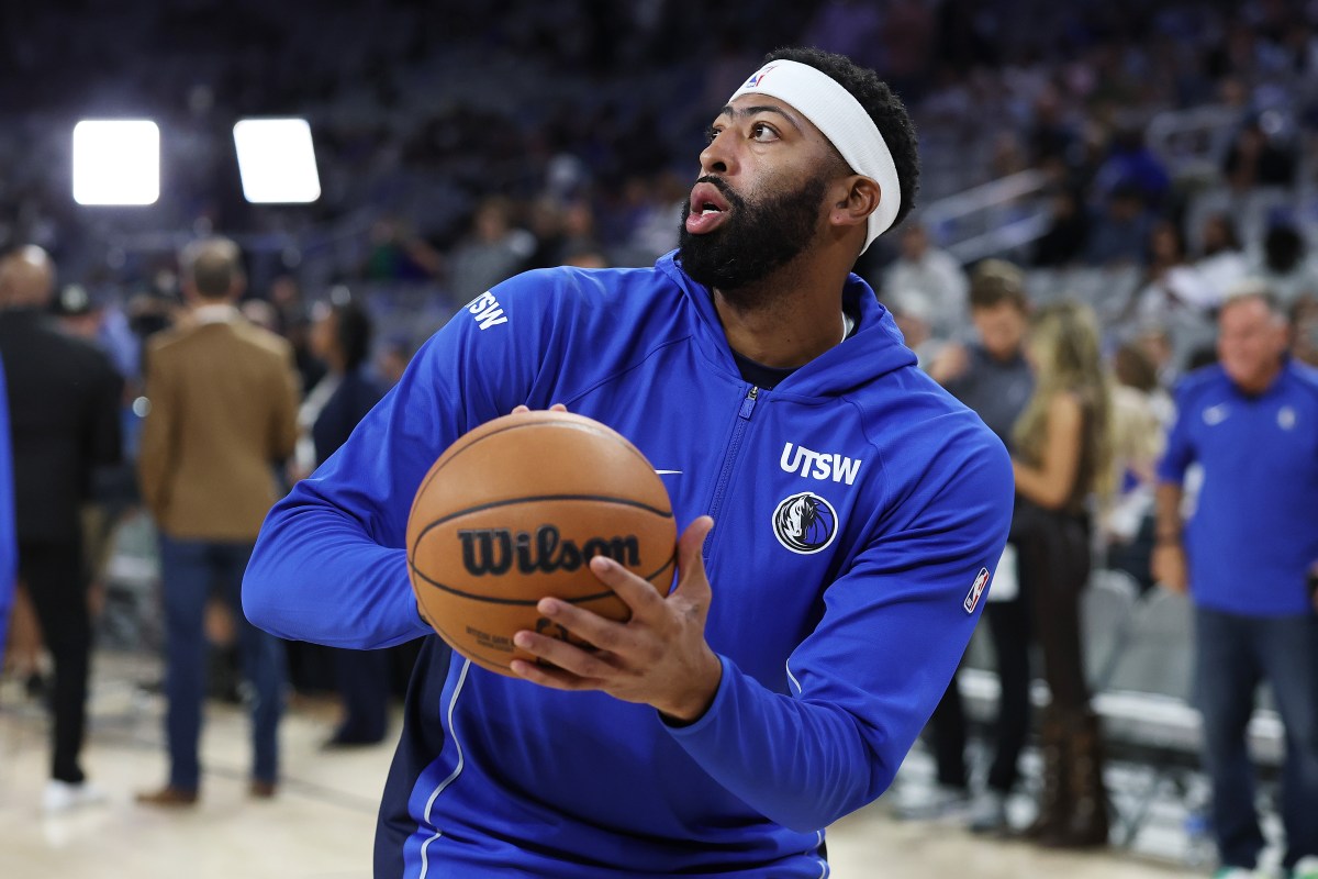 Bold Anthony Davis Trade Idea Floated for NBA& 039;s Hottest Team