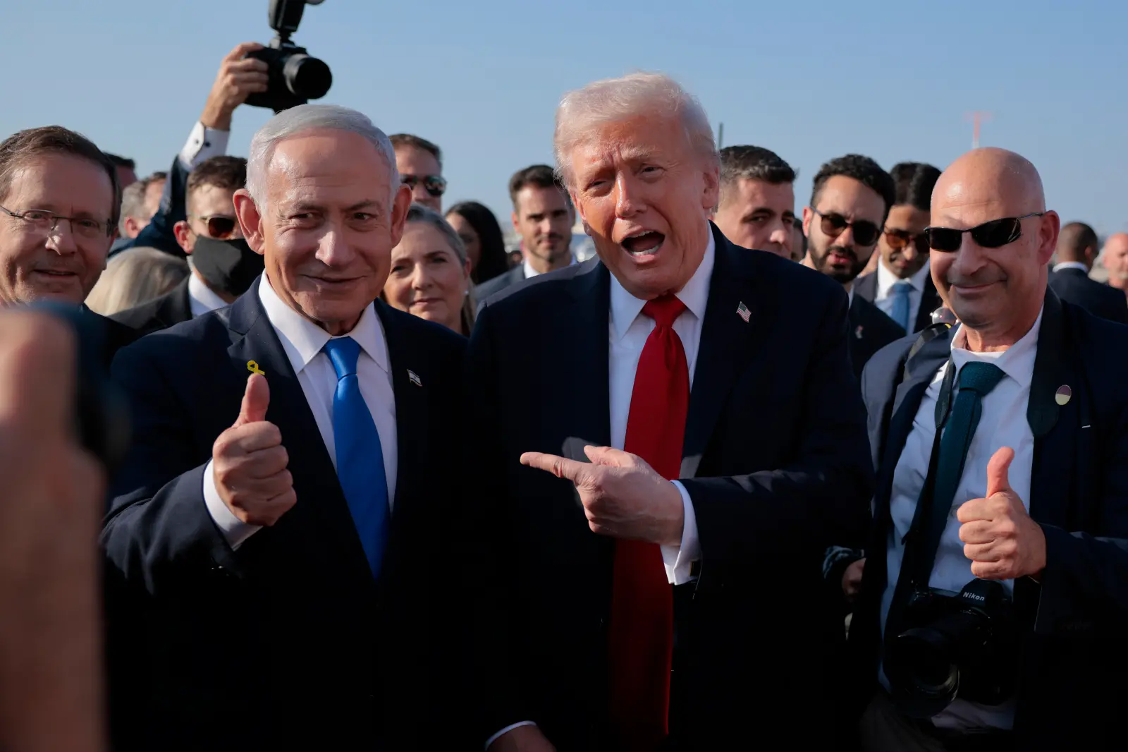 Donald Trump Asks Israeli President to Pardon Netanyahu