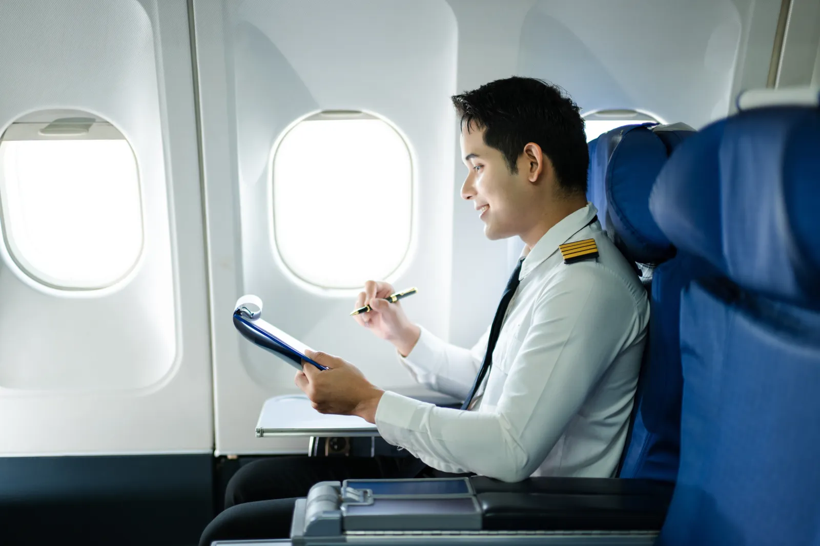 American Airlines Policy for Upgrading Pilots to 1st Class Raises Questions