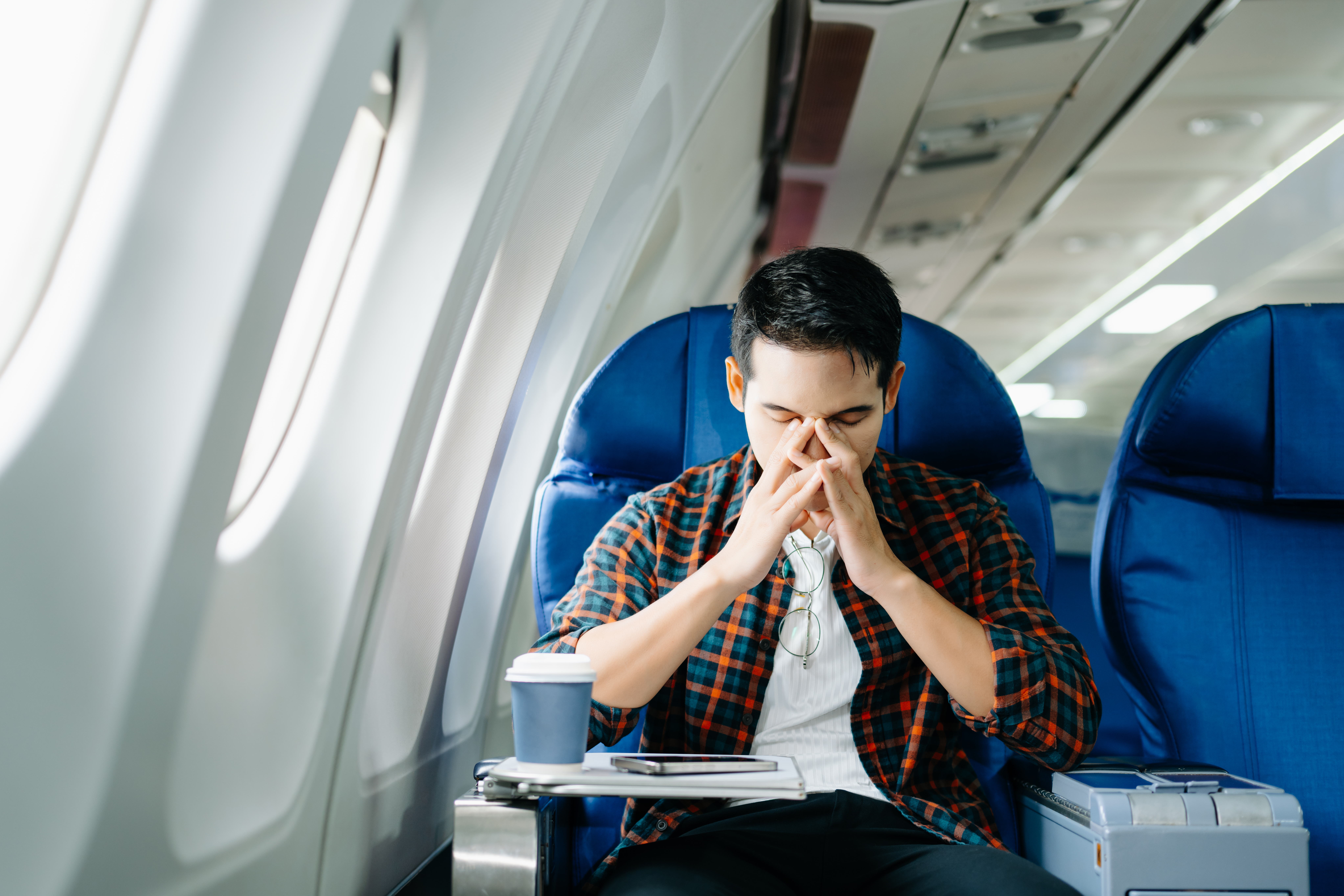 Man Boards Flight After Family Loss—Then Discovers a Note on His Seat