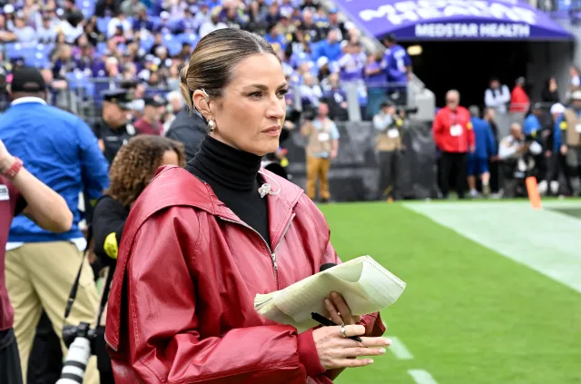 Erin Andrews Fires Back After Coming ‘Under Fire’ Before Lions-Packers 2 Erin Andrews didn't take kindly to being called out.
