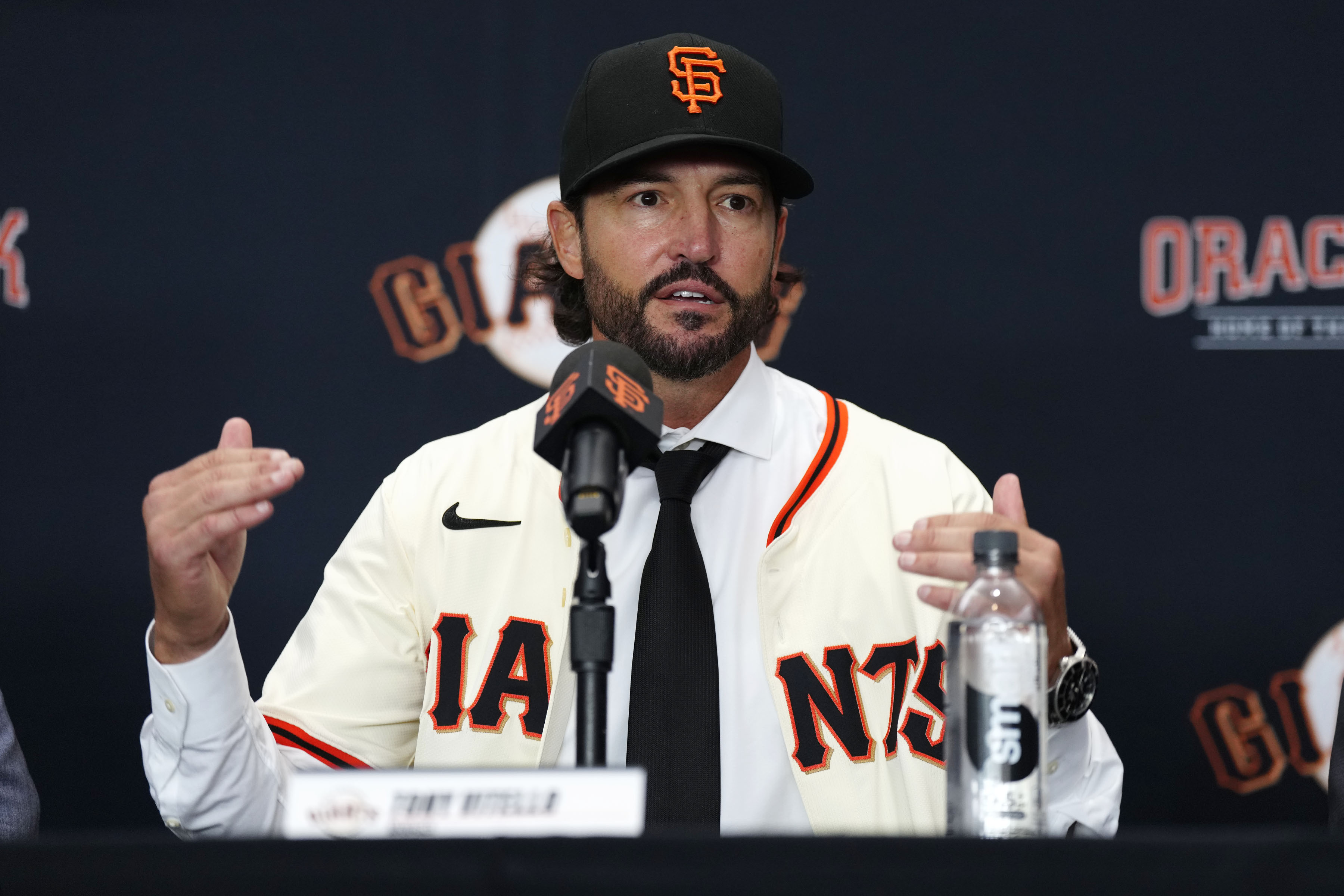 Blue Jays Could Lose 3-Time Cy Young Winner to Giants in Free Agency: Report