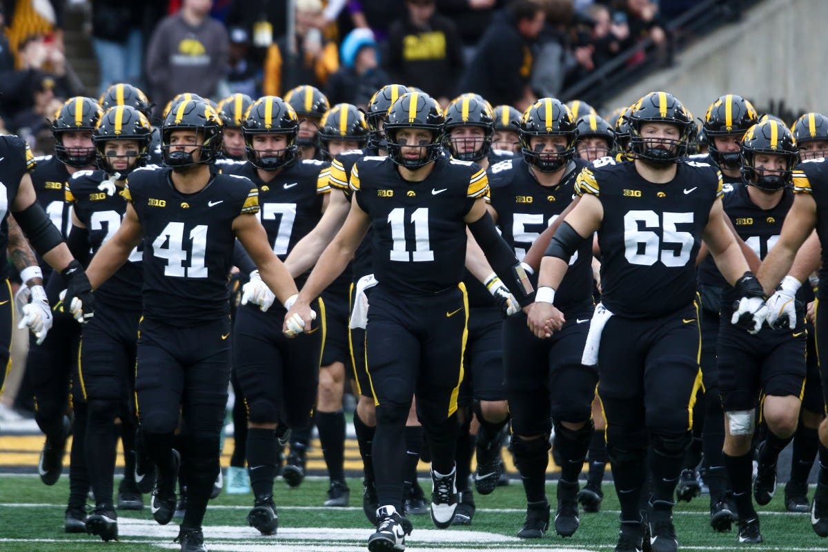 College Football Showdown: Oregon vs. Iowa Betting Preview and Best Bets