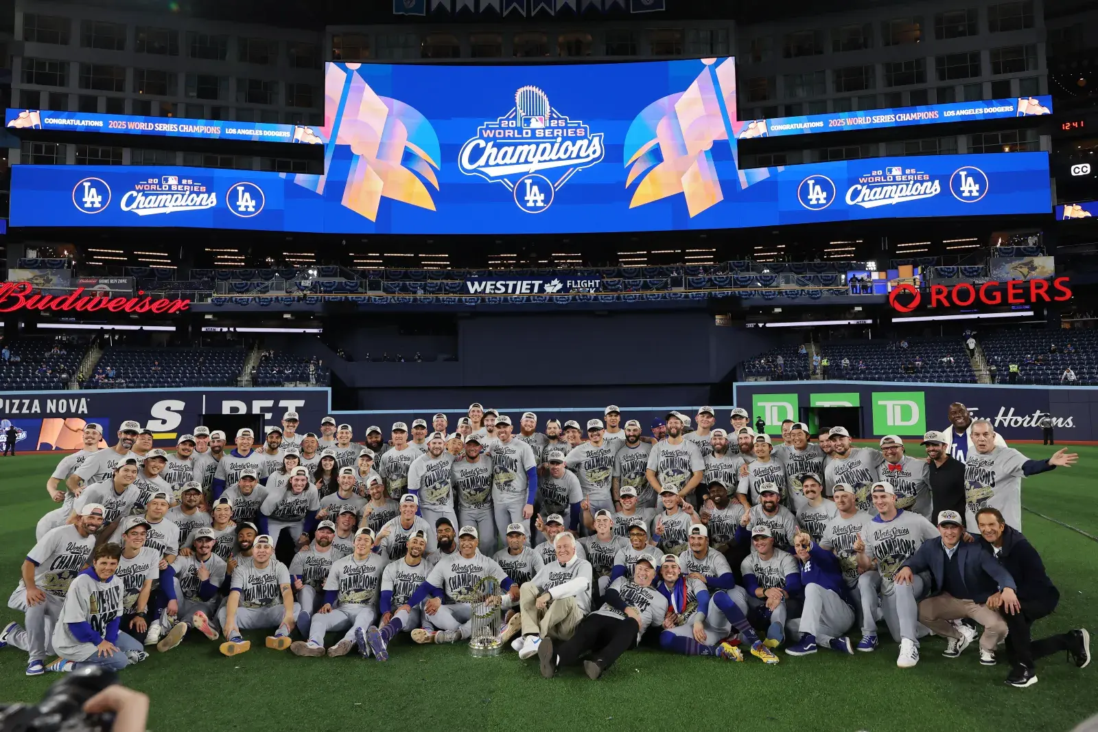 Blue Jays Exec Sends Message to Dodgers After World Series