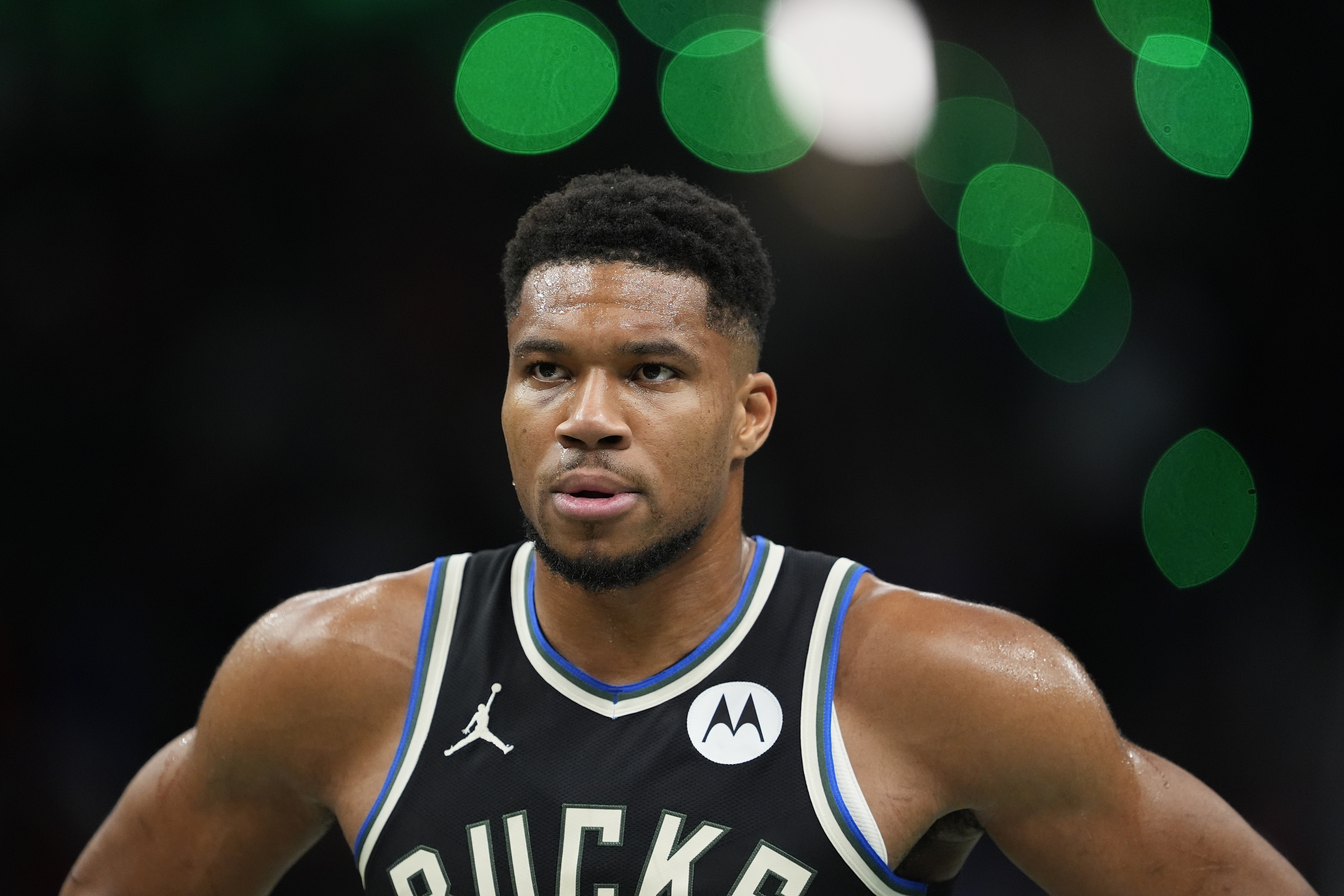 その他 GIANNIS ANTETOKOUNMPO Giannis Antetokounmpo Announces Career News on Thursday - Athlon