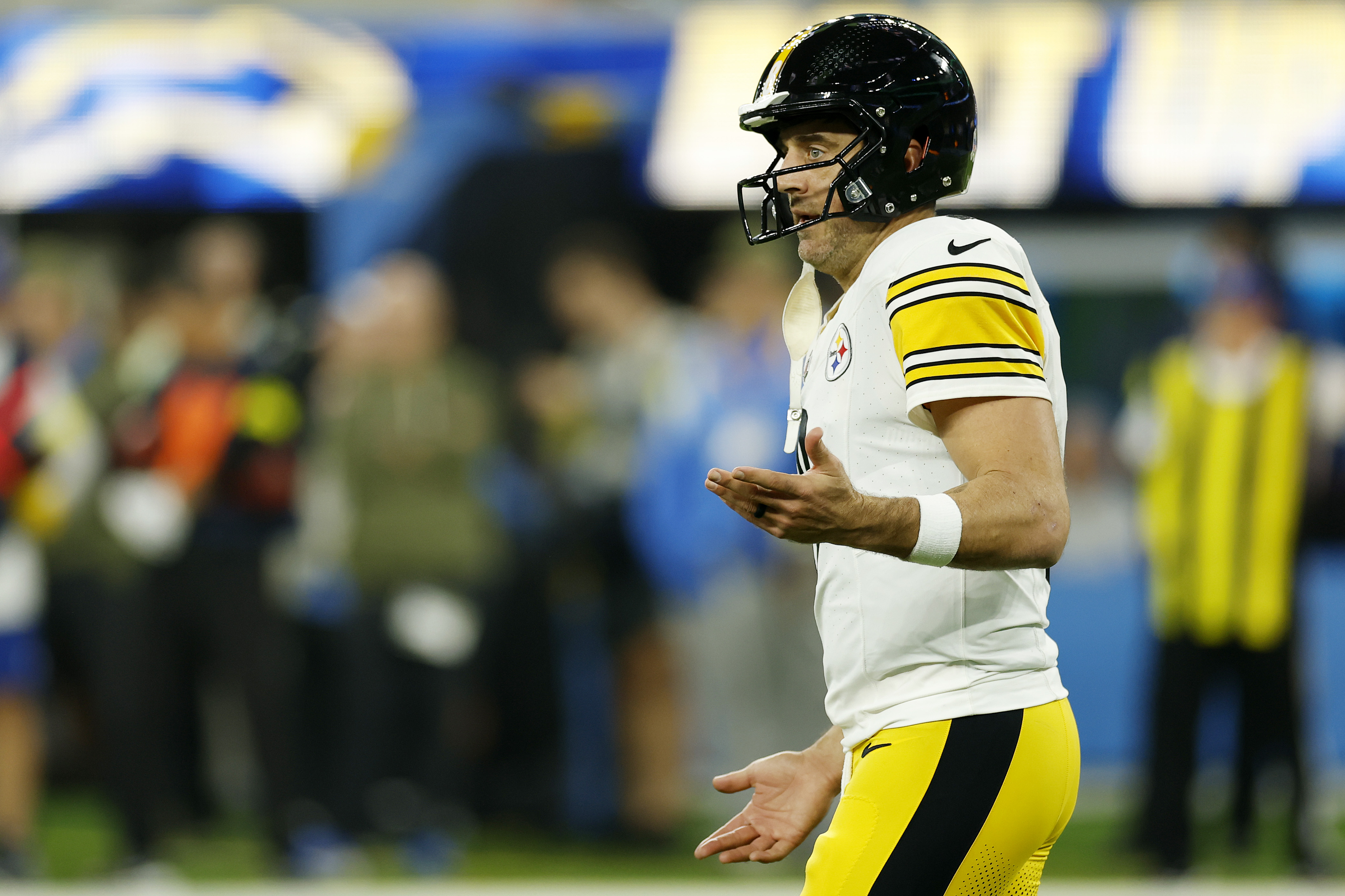 Aaron Rodgers Assigns Blame After Steelers' Blowout Loss to Chargers