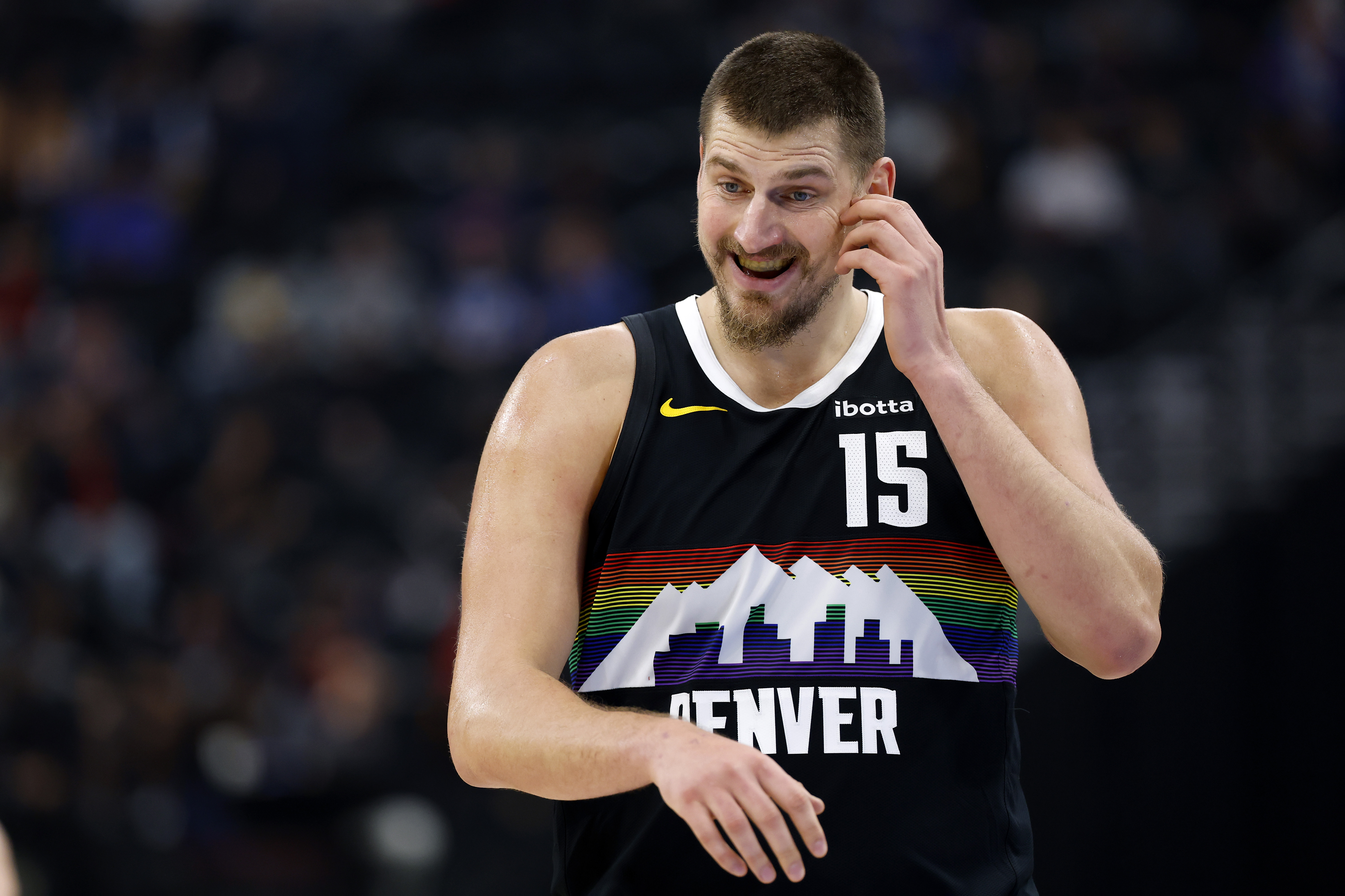 Nuggets' Nikola Jokic Makes Hilarious Fashion Statement