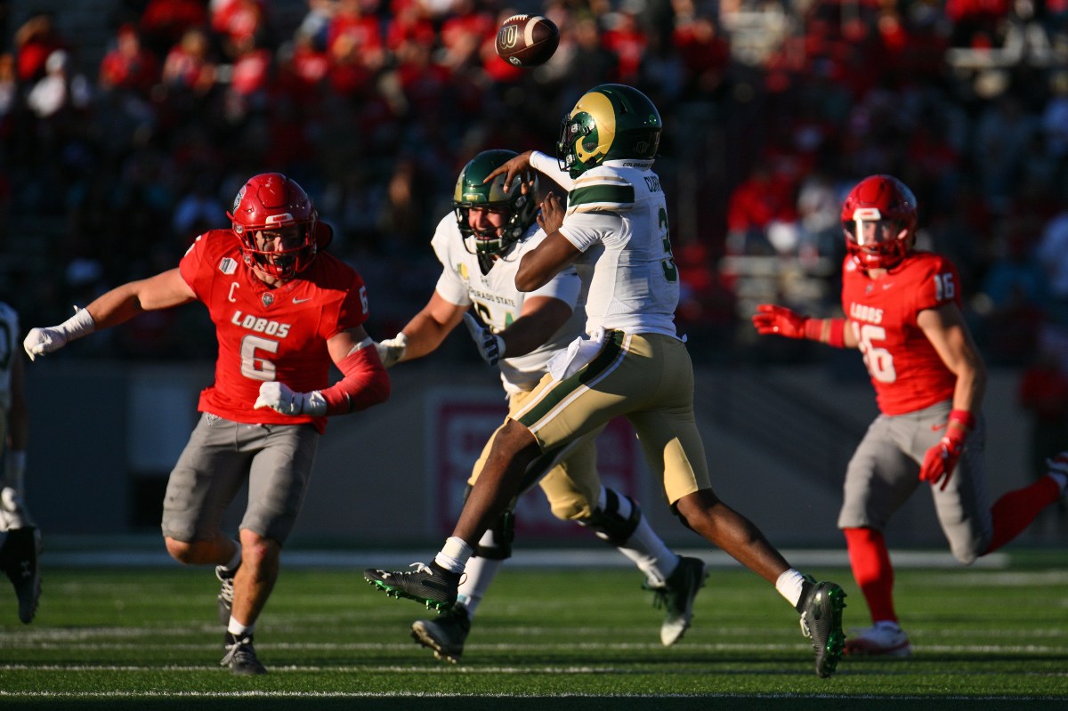 Football QB qb enfrenta una penalización importante después de aliviar al oponente