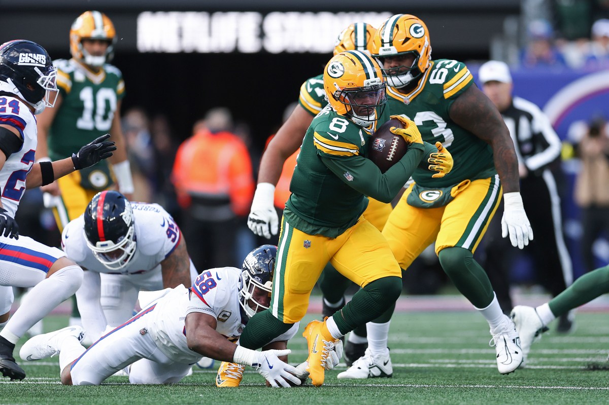 Packers& 039; Josh Jacobs Leaves Game with Apparent Knee Injury