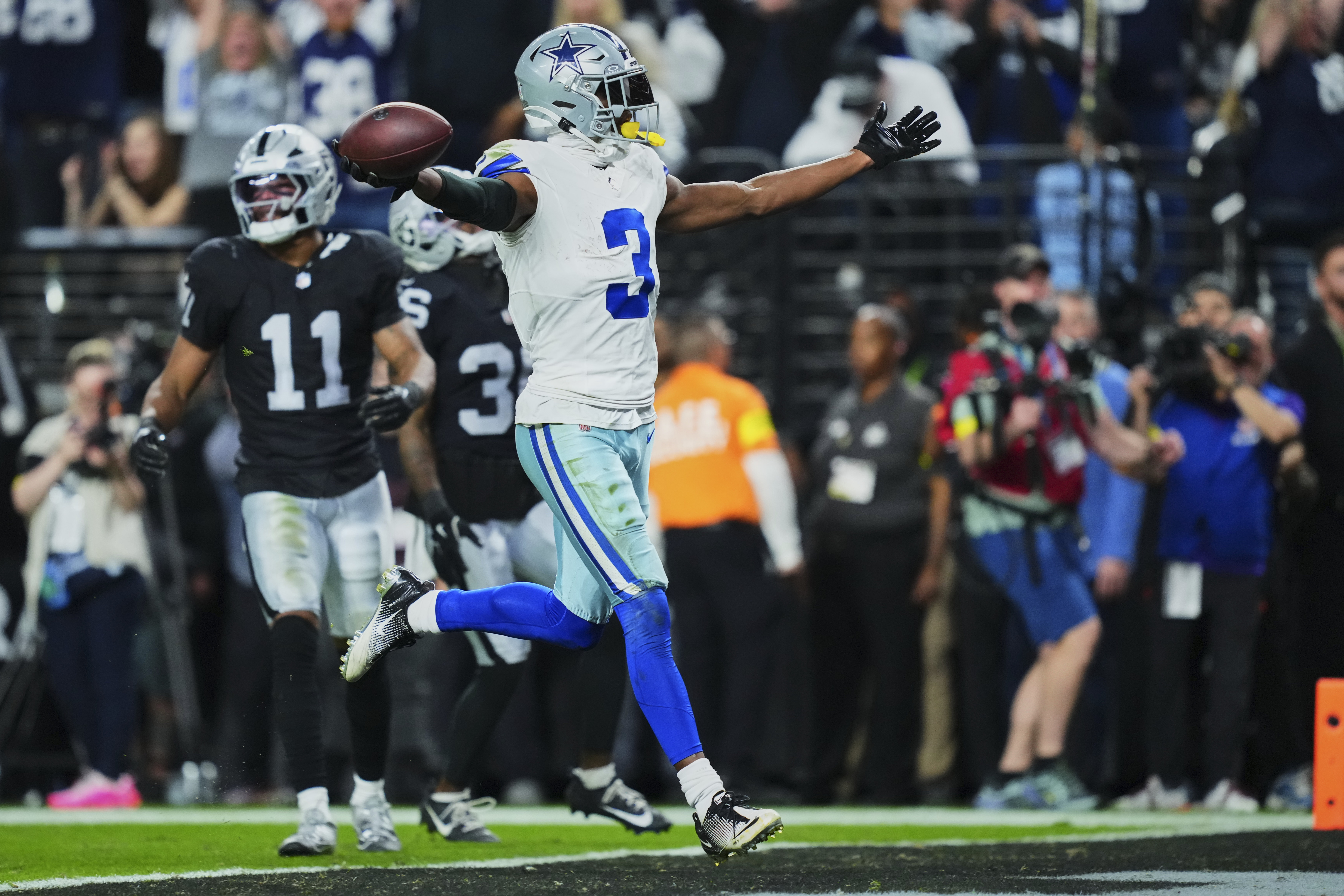 Cowboys Owner Jerry Jones Offers Wild Comment on George Pickens