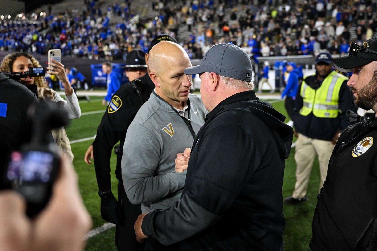Mark Stoops Stands Firm Amid SEC Coaching Rumors