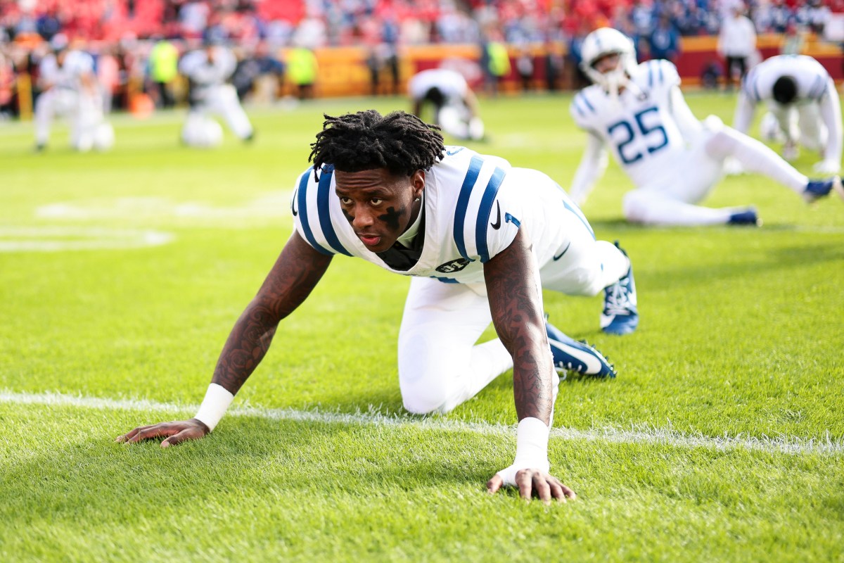 Colts' Sauce Gardner celebrates team's big signing