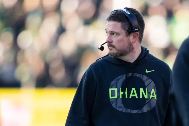 Oregon head coach Dan Lanning.