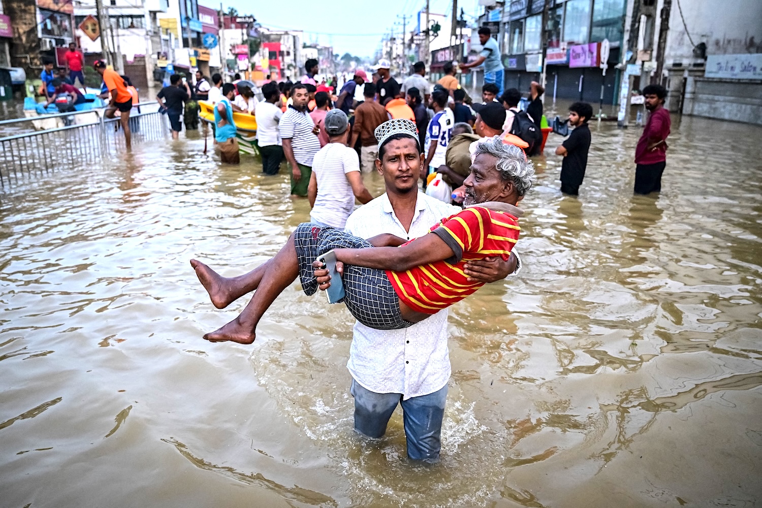 Asia Storms Kill More Than 900 as Sri Lanka, Indonesia Reel