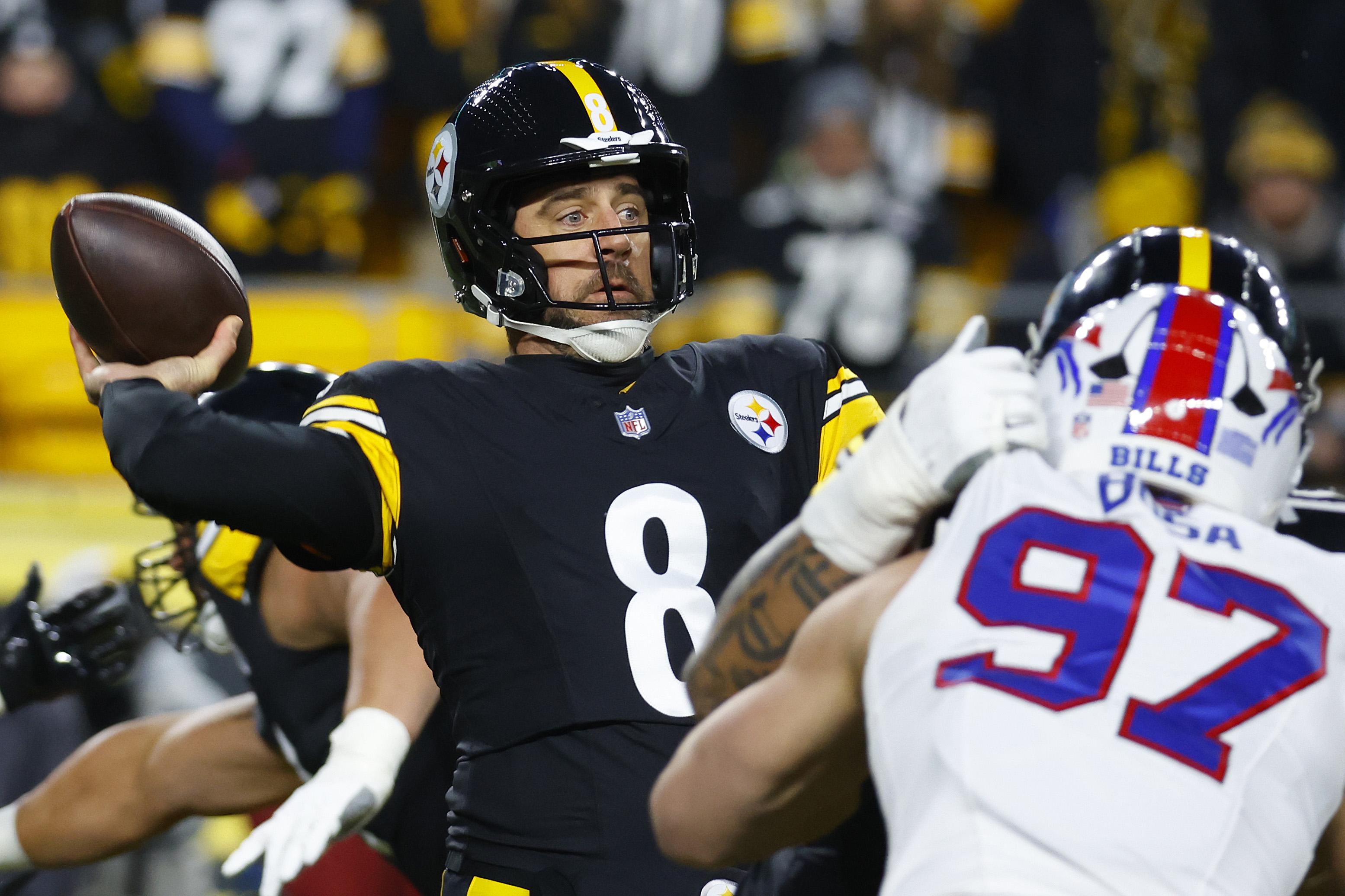 Steelers' Aaron Rodgers Exits Game After Huge Hit Leaves Him Bloody