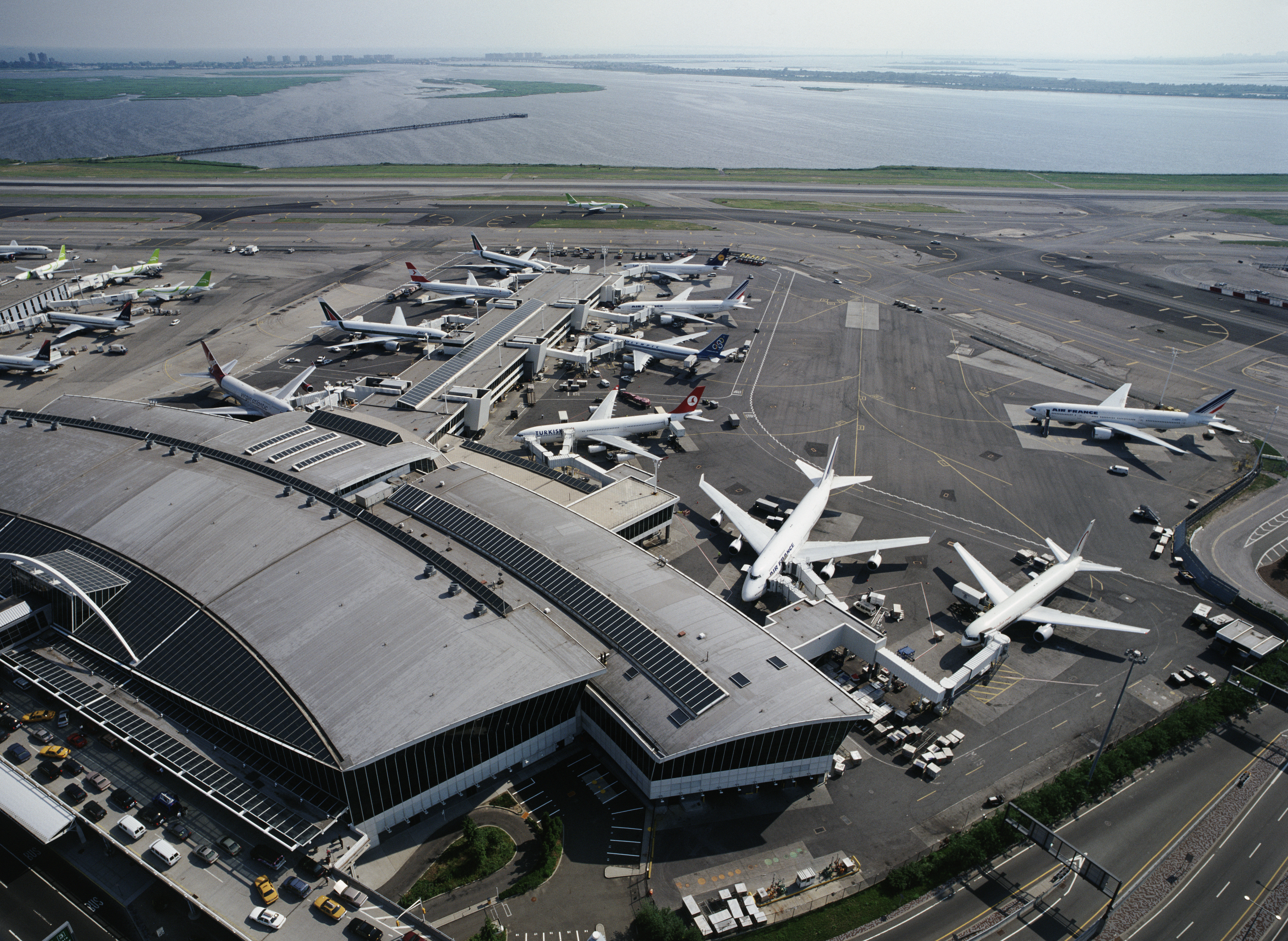 Airlines React After FAA Reducing Air Traffic Amid Government Shutdown