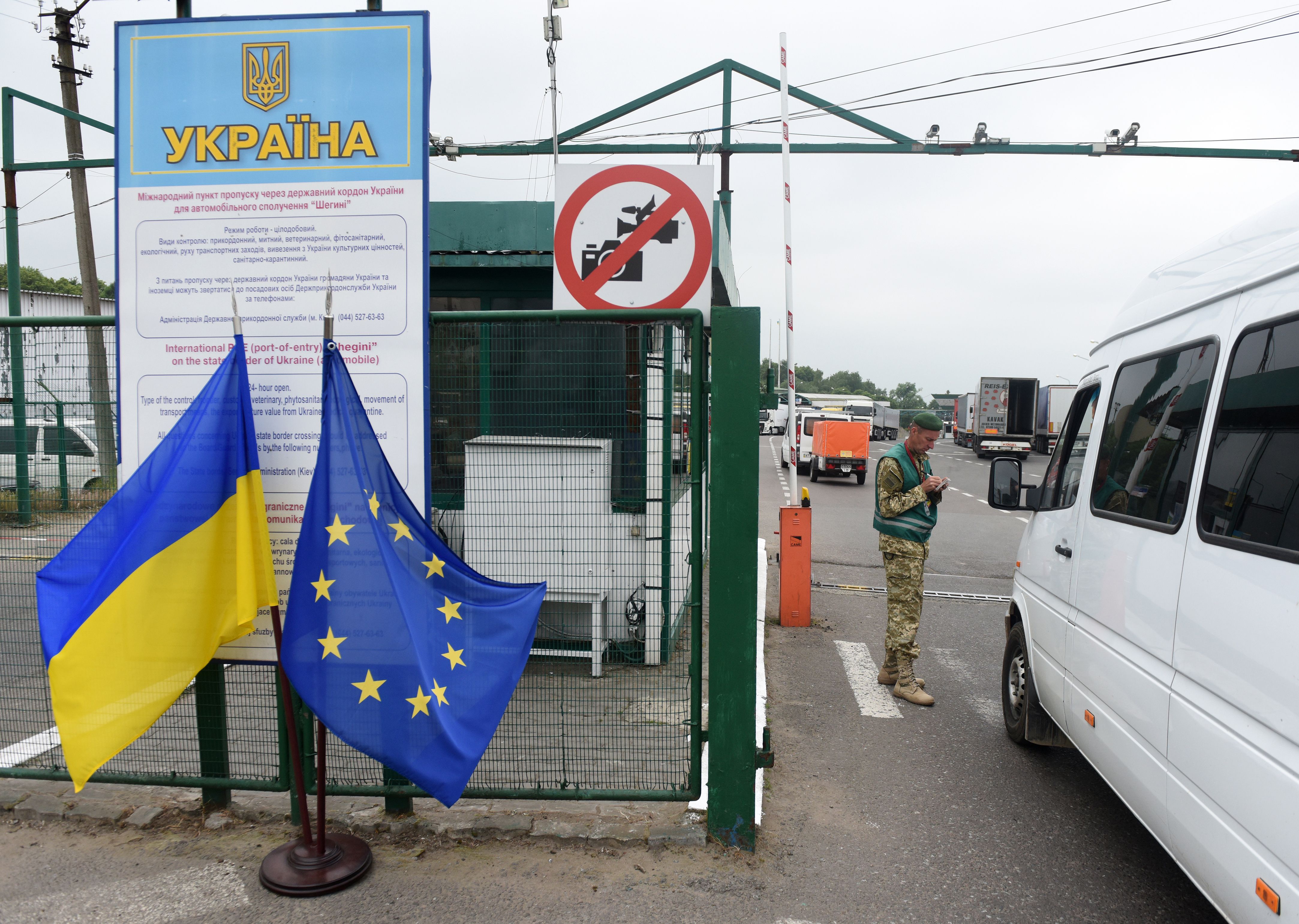 US Deports 50 Ukrainians