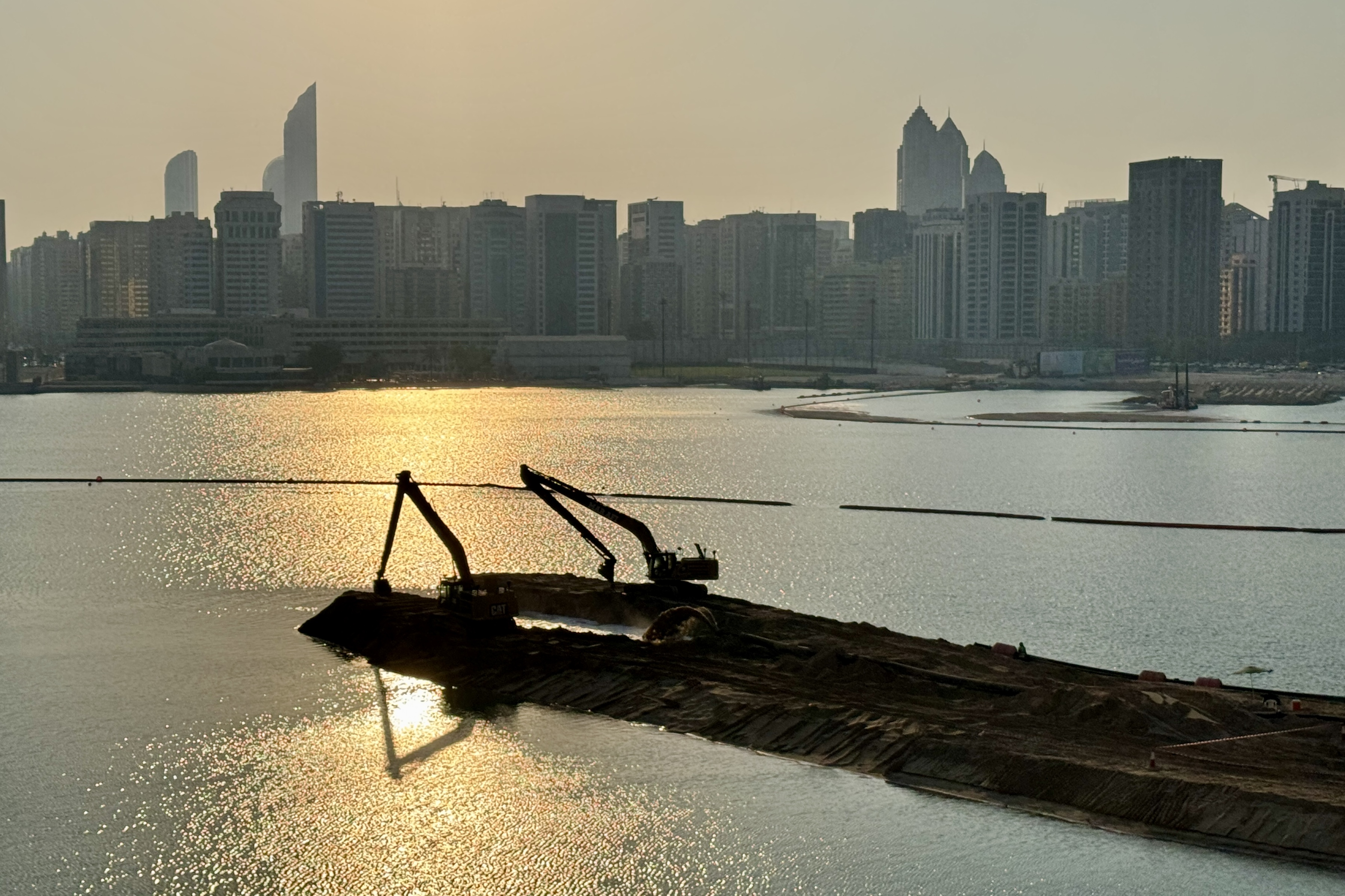 As Rivalries Grow, One Financial Hub Seeks to Bridge US, China, India