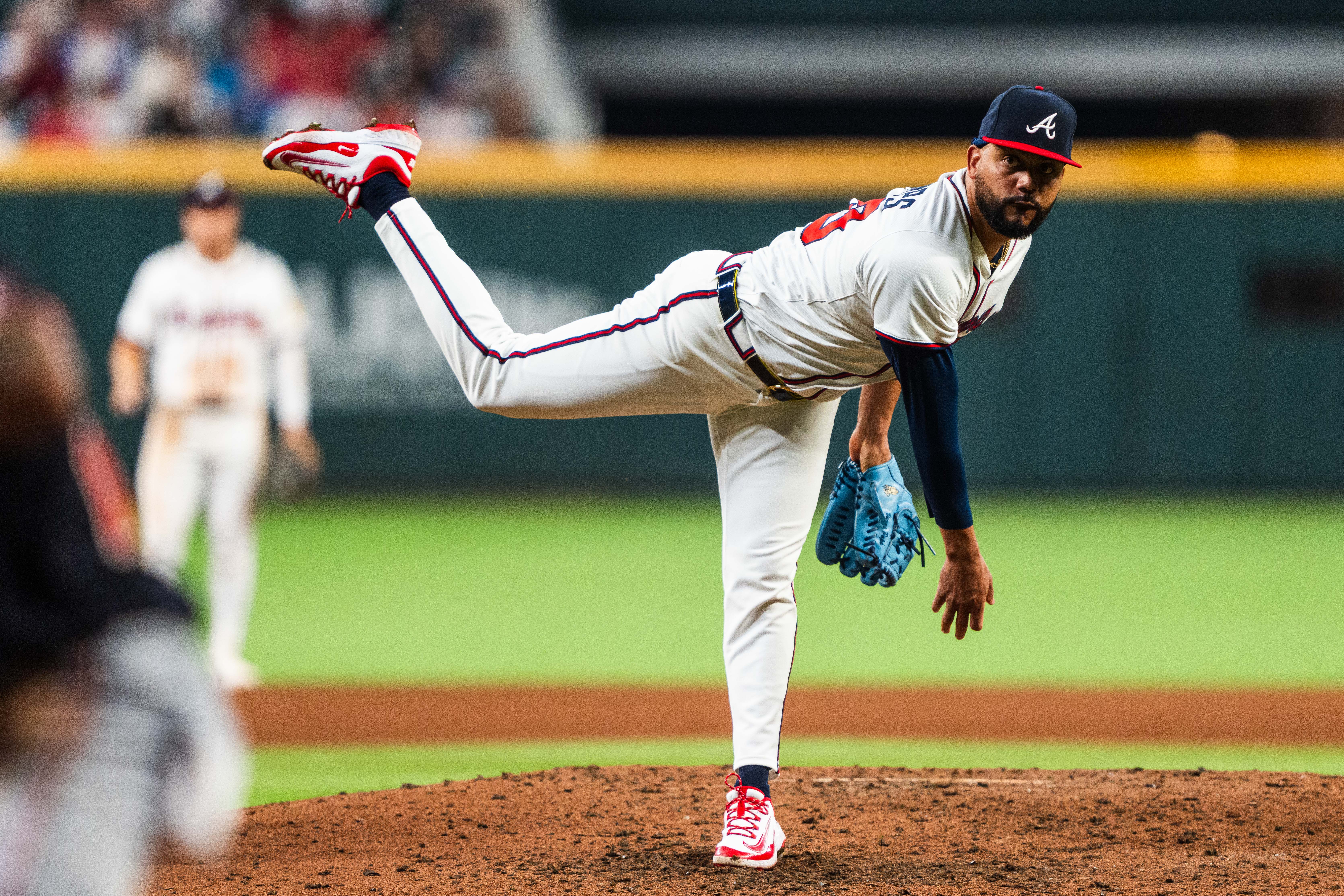 Braves Bringing Back 31-Year-Old Reliever Despite Struggles