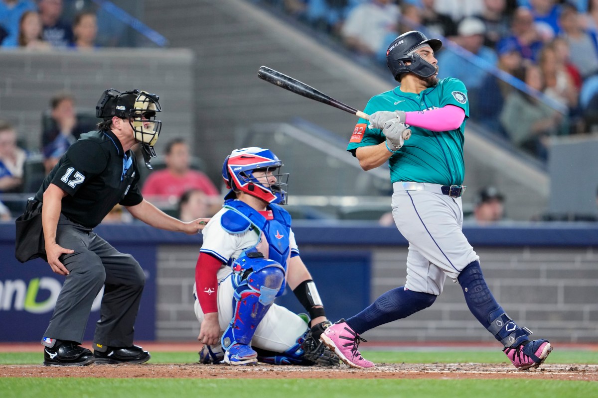 Mariners Urged To Prioritize Reunion With 28-Year-Old Slugger