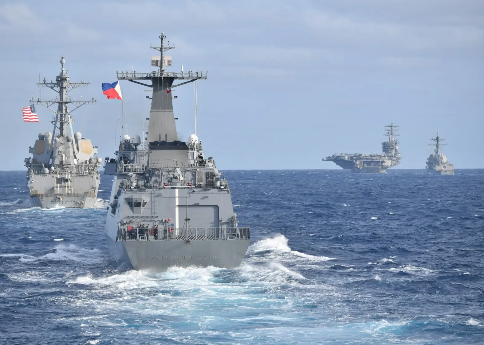 This image has an empty alt attribute; its file name is us-japan-philippines-south-china-sea-exercise-1.jpg