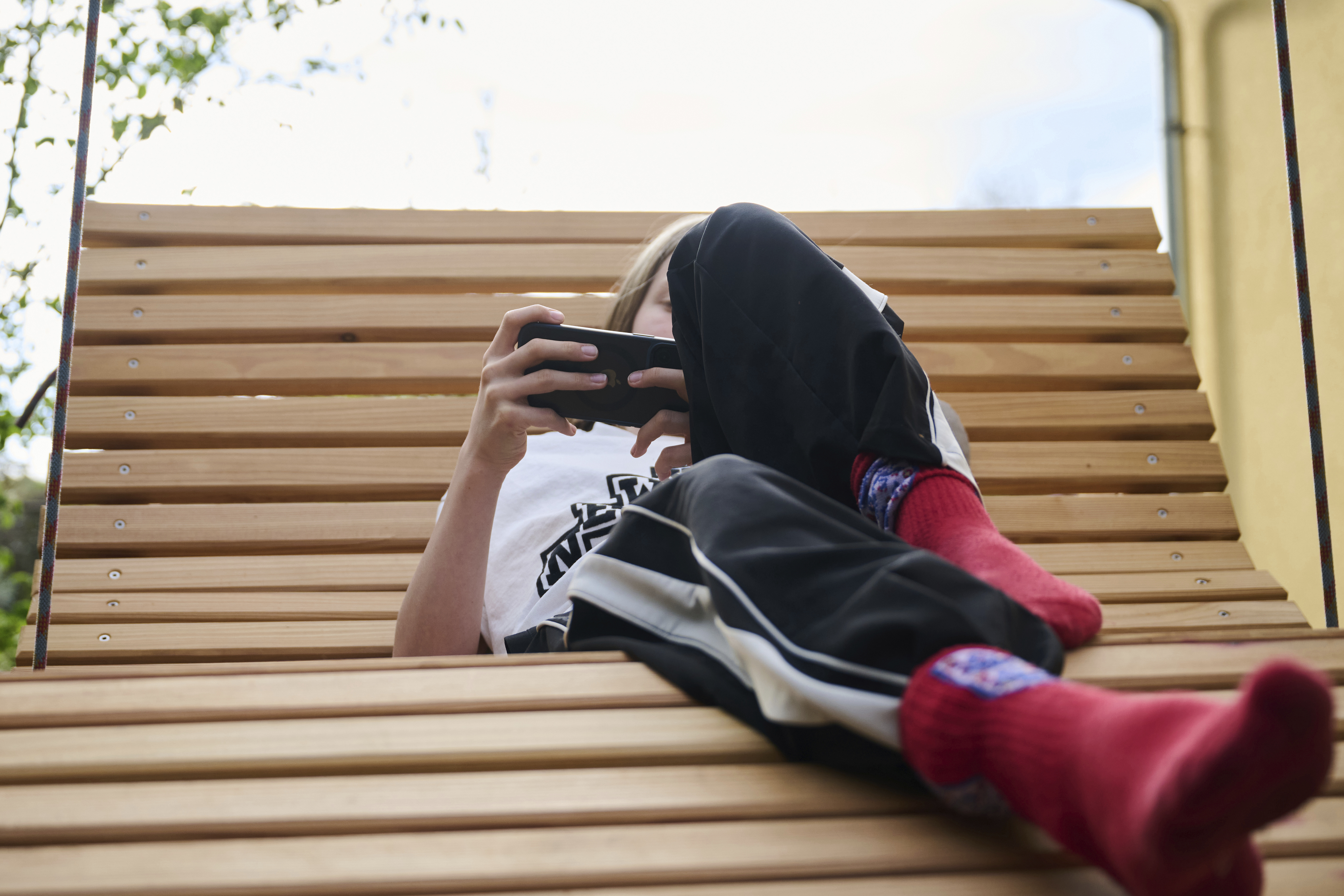 New Mental Health Warning Label on Social Media Apps Applies to Millions