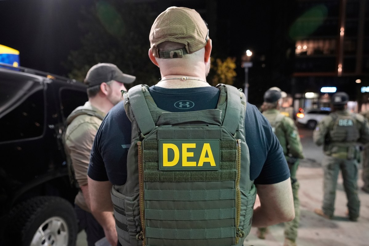 Ex-agente da DEA acusado de concordar em lavar US$ 12 milhões para cartel de drogas Ex-agente da DEA acusado de concordar em lavar US$ 12 milhões para cartel de drogas