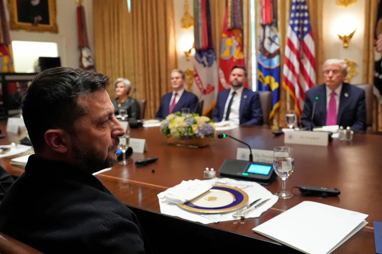 Image for article: Trump Peace Plan Could Go to a Vote in Ukraine, Zelensky Says