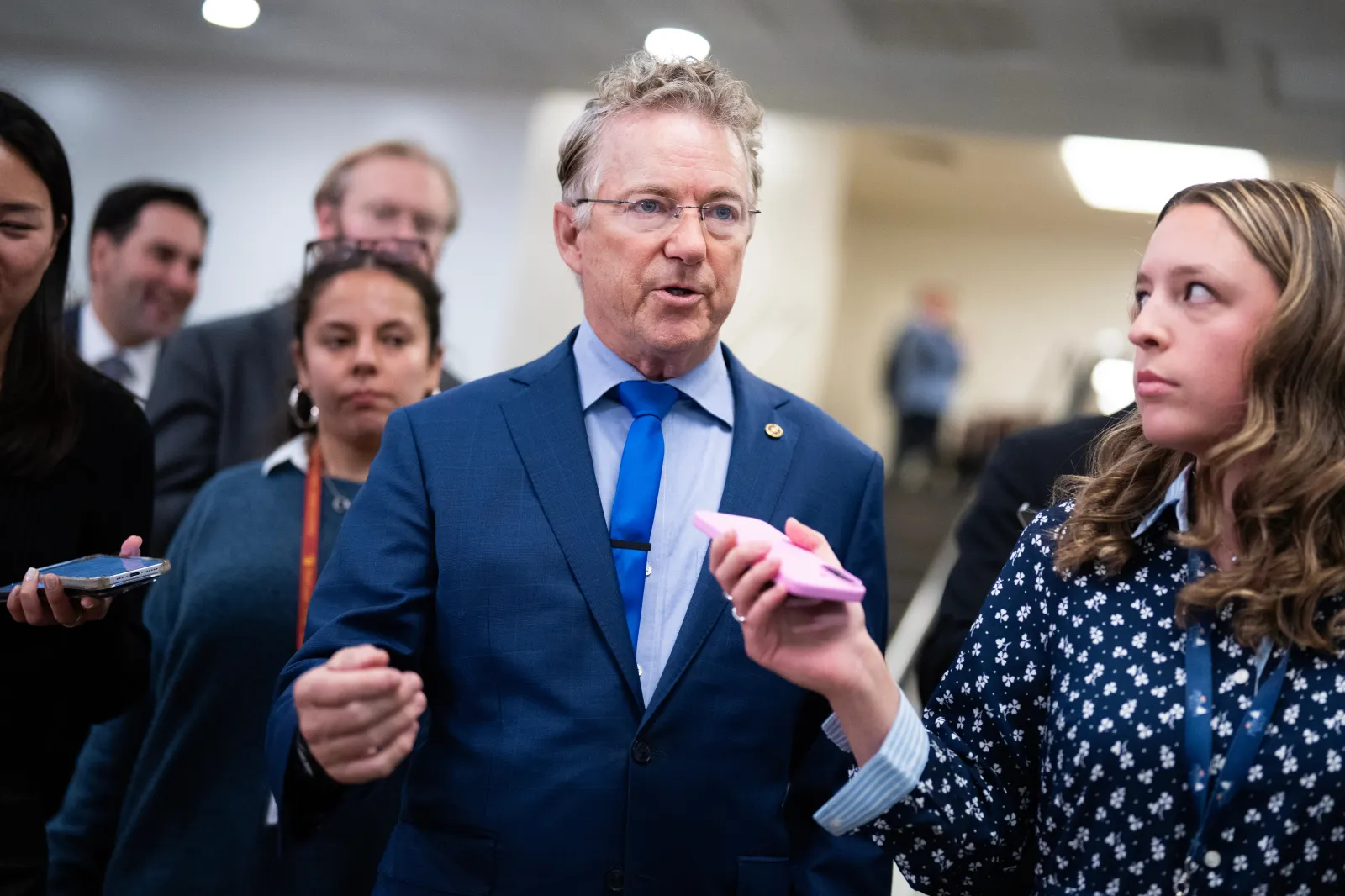 Senators Introduce War Powers Resolution Over Trump’s Venezuela Actions