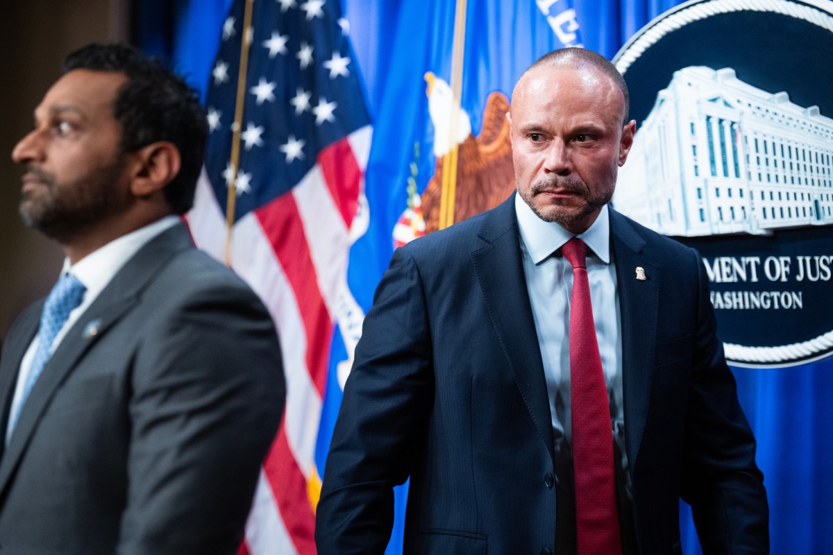 O vice-diretor do FBI, Dan Bongino, planeja deixar a agência no início do próximo ano: relatório