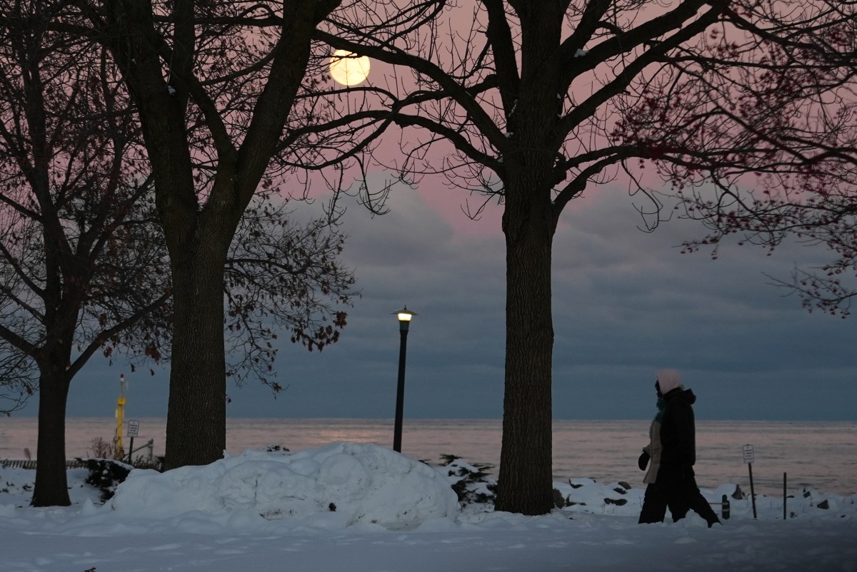Supermoon rising in Evanston