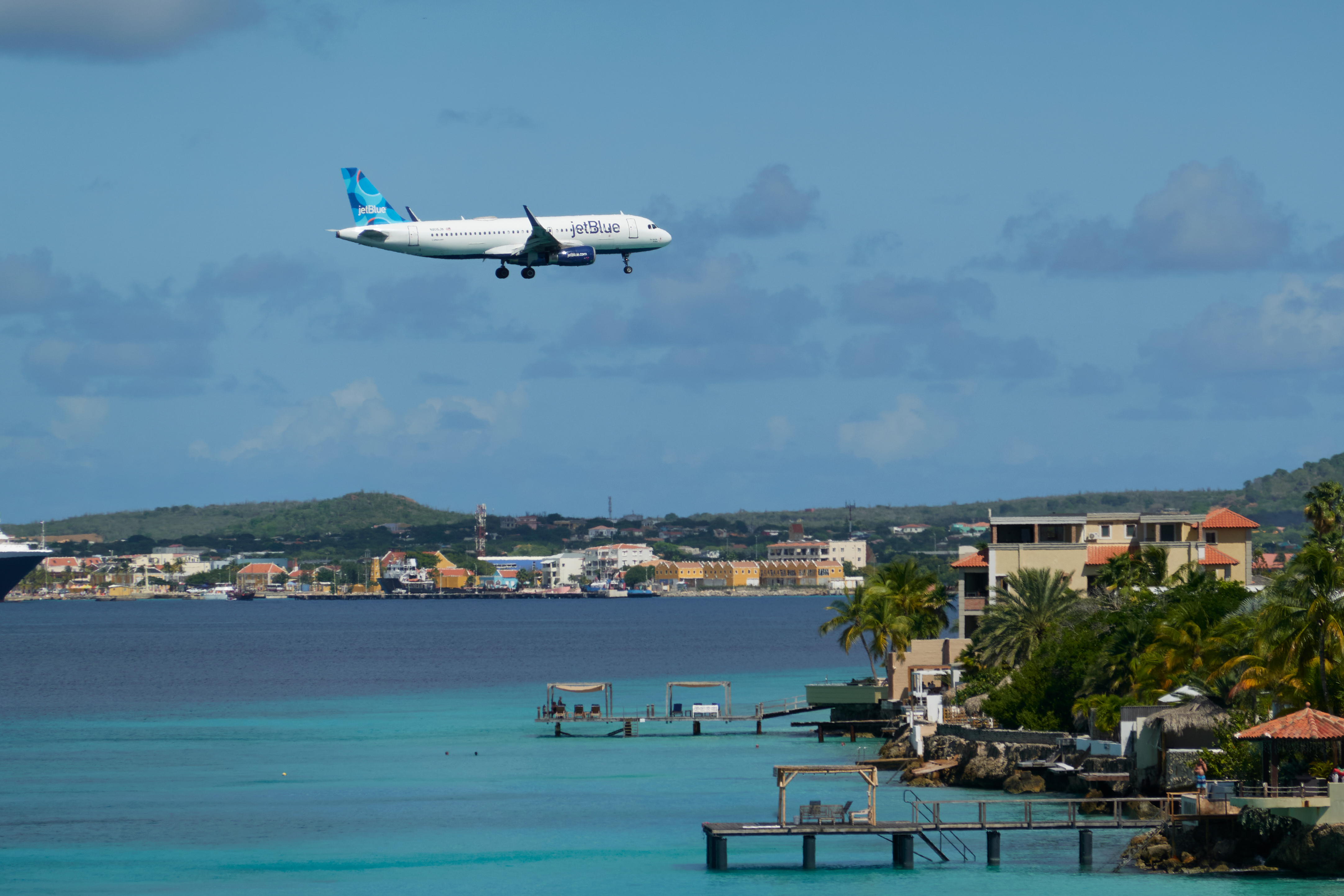 US Military Reacts After JetBlue Reports Near Miss with Air Force Plane