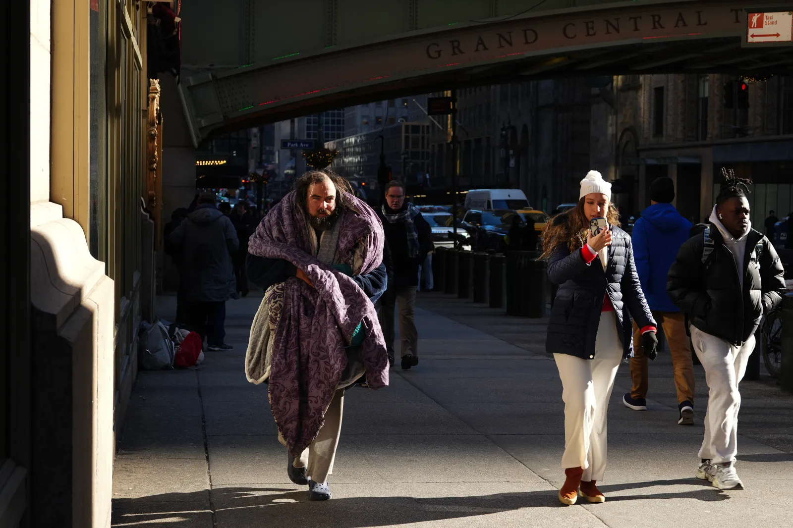 Warning Signs: Economists Declare Recession Indicator 'Blinking Red'