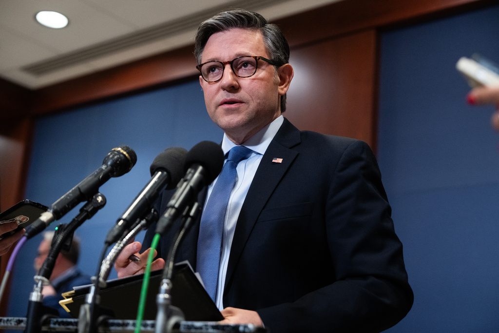 Advertencia de juicio político a Donald Trump emitida por Mike Johnson