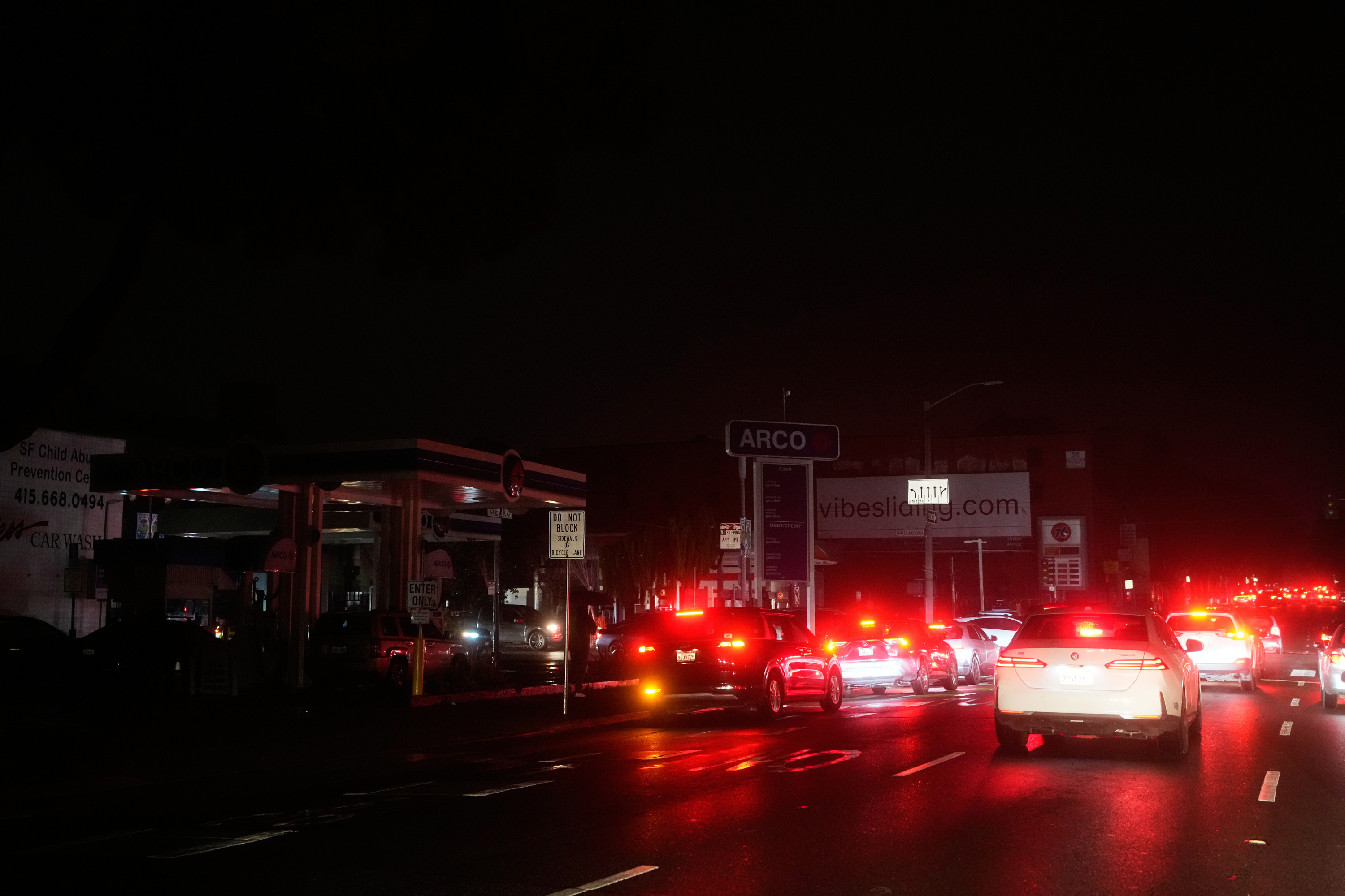 Waymo Driverless Cars Grind to Halt as San Francisco Blackout Causes Chaos