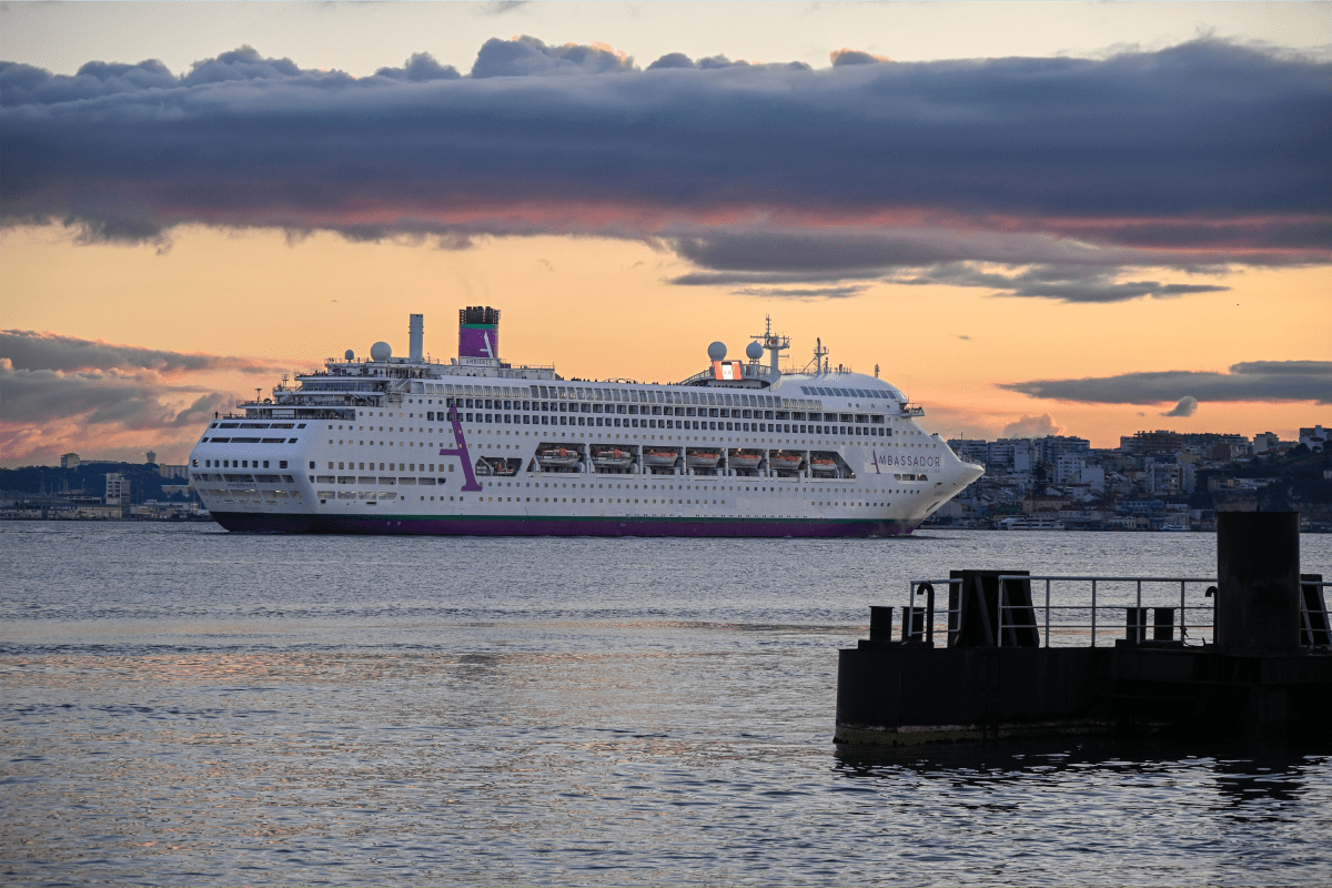 Cruise Ship Hits Reef on First Trip Since Passenger Death