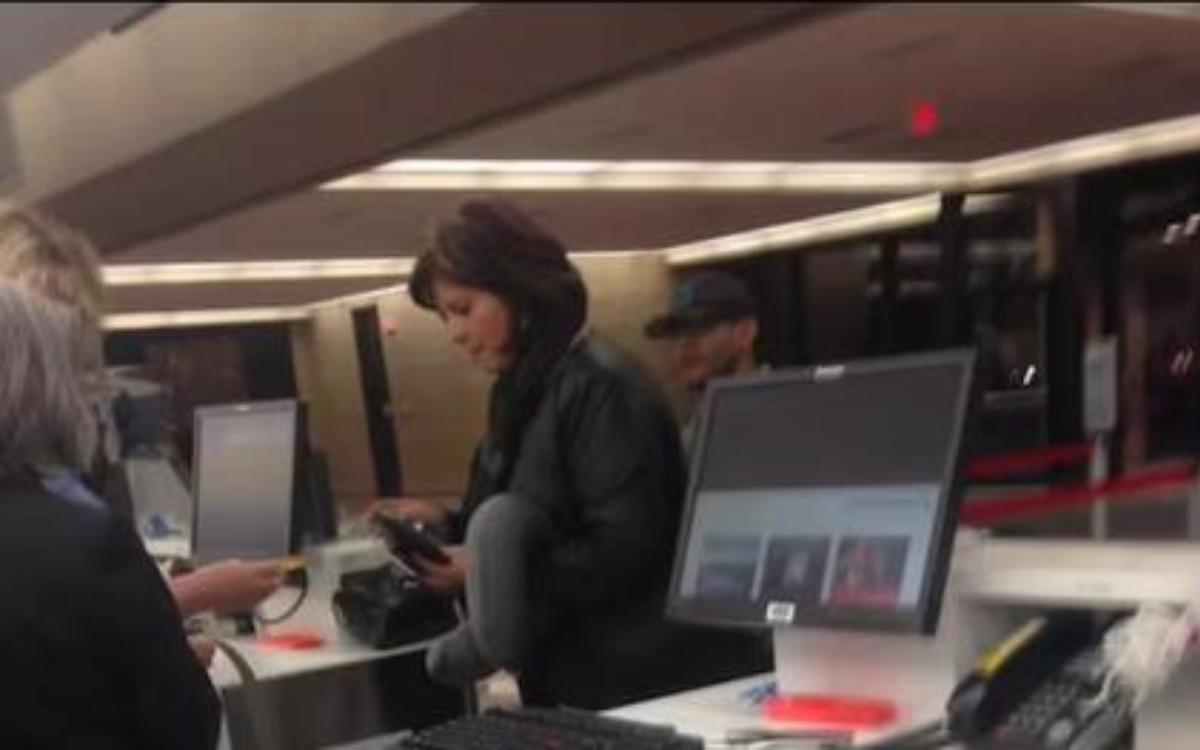 Dad Can’t Pay for Toddler’s Flight—What Woman in Line Does Stuns Everyone