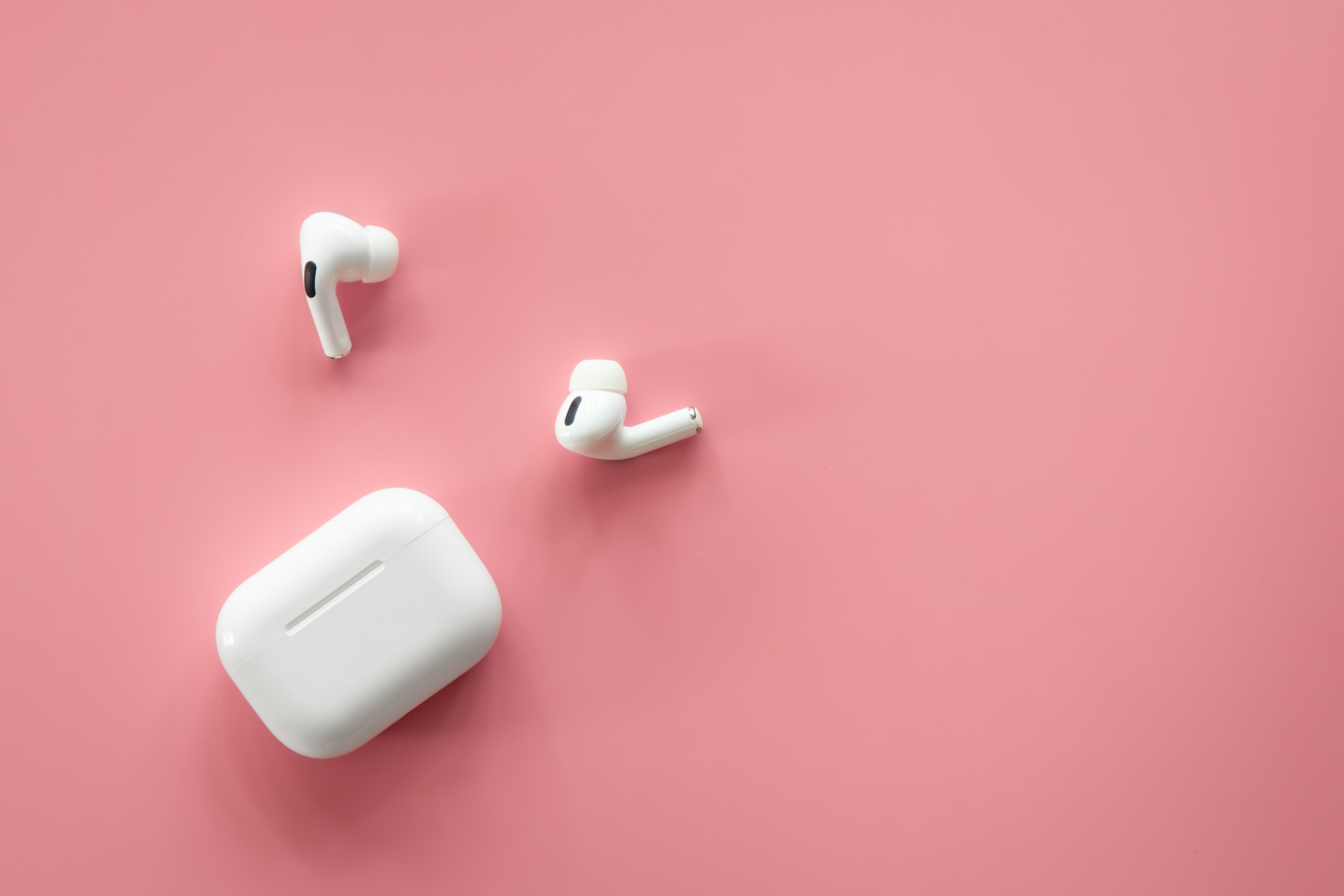 Woman Gets Photo of New AirPods From Mom—Not Ready for What She Sees: ‘Help Me’