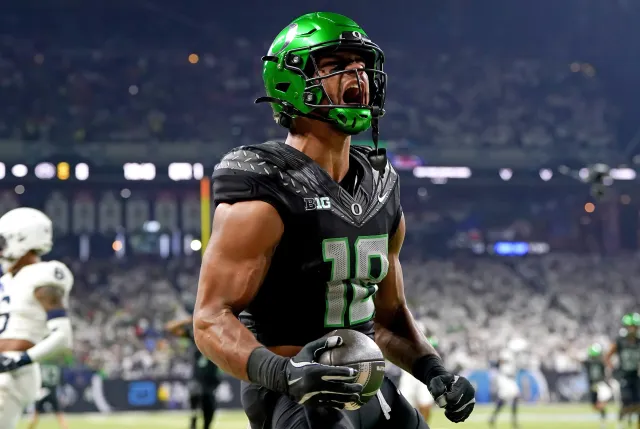 Oregon tight end Kenyon Sadiq