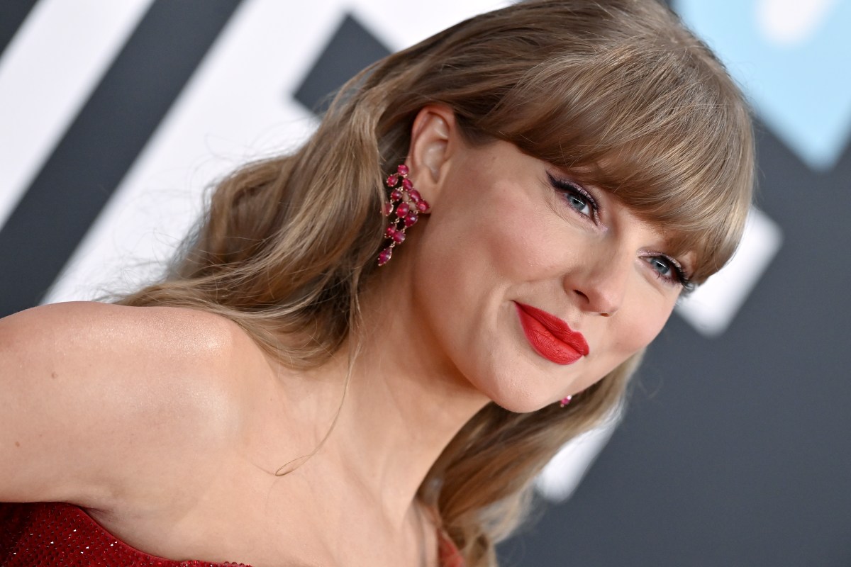Taylor Swift impulsa las ventas del libro del autor: Me siento “honrada”