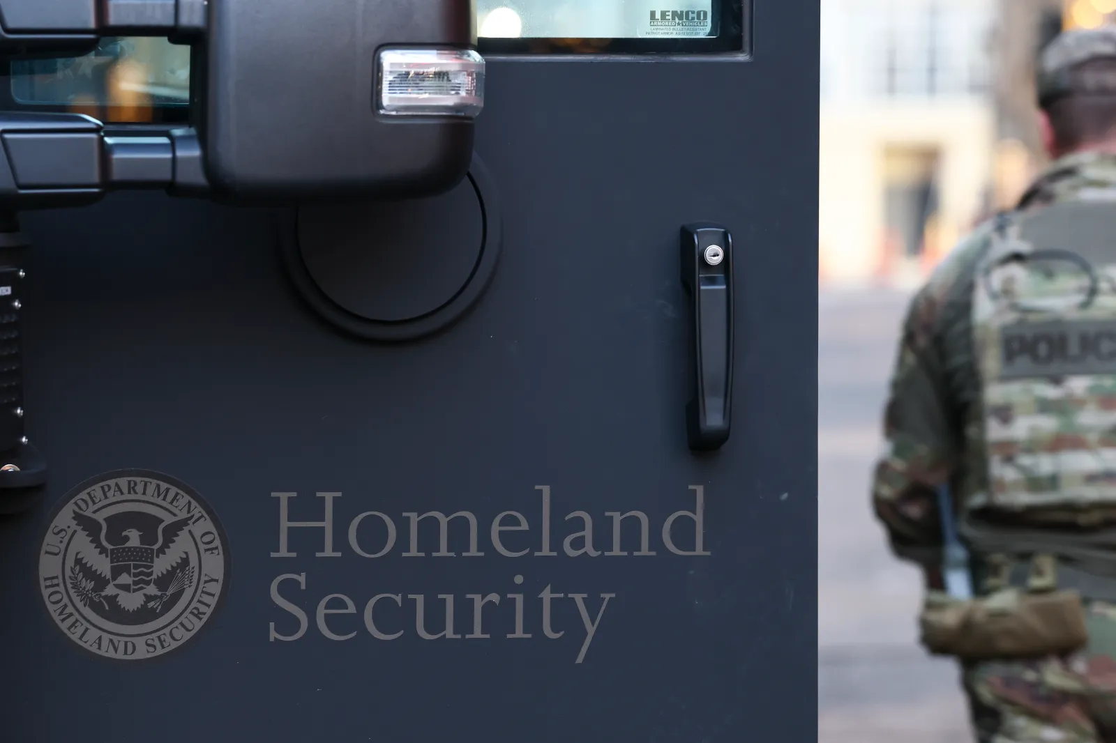 Federal Agent Briefly Kidnapped During Operation in Minnesota