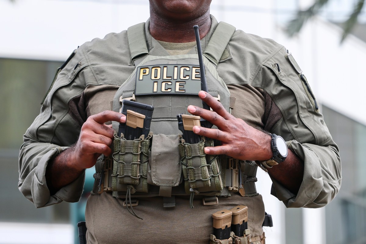 Bar Offers Free Beer to People Who Report Migrants to ICE