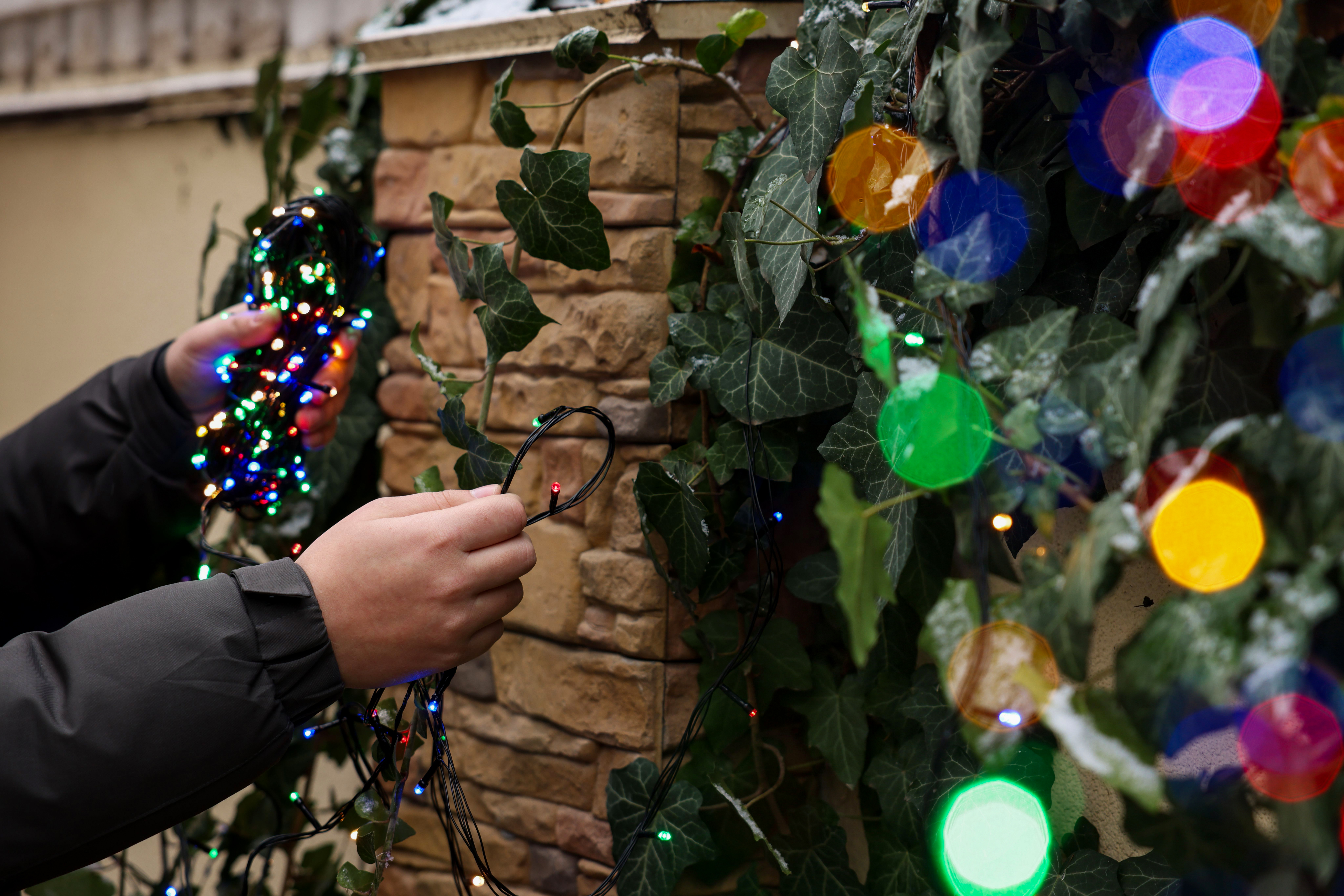 New Christmas Lights Come With Remote, What Button Does Goes Viral