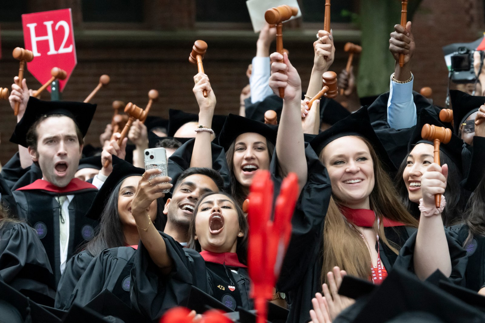 newsweek.com - Robert Birsel - Poll shows 'deep economic insecurity' among young Americans