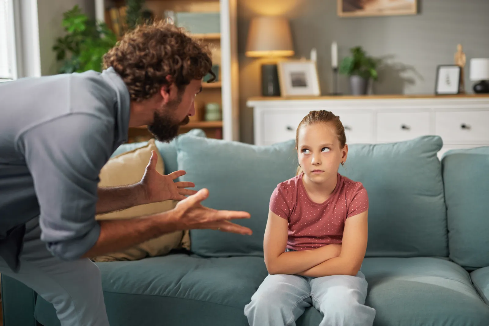 Psychologist Reveals 5 Ways Parents Accidentally Spark Kid’s Bad Behavior